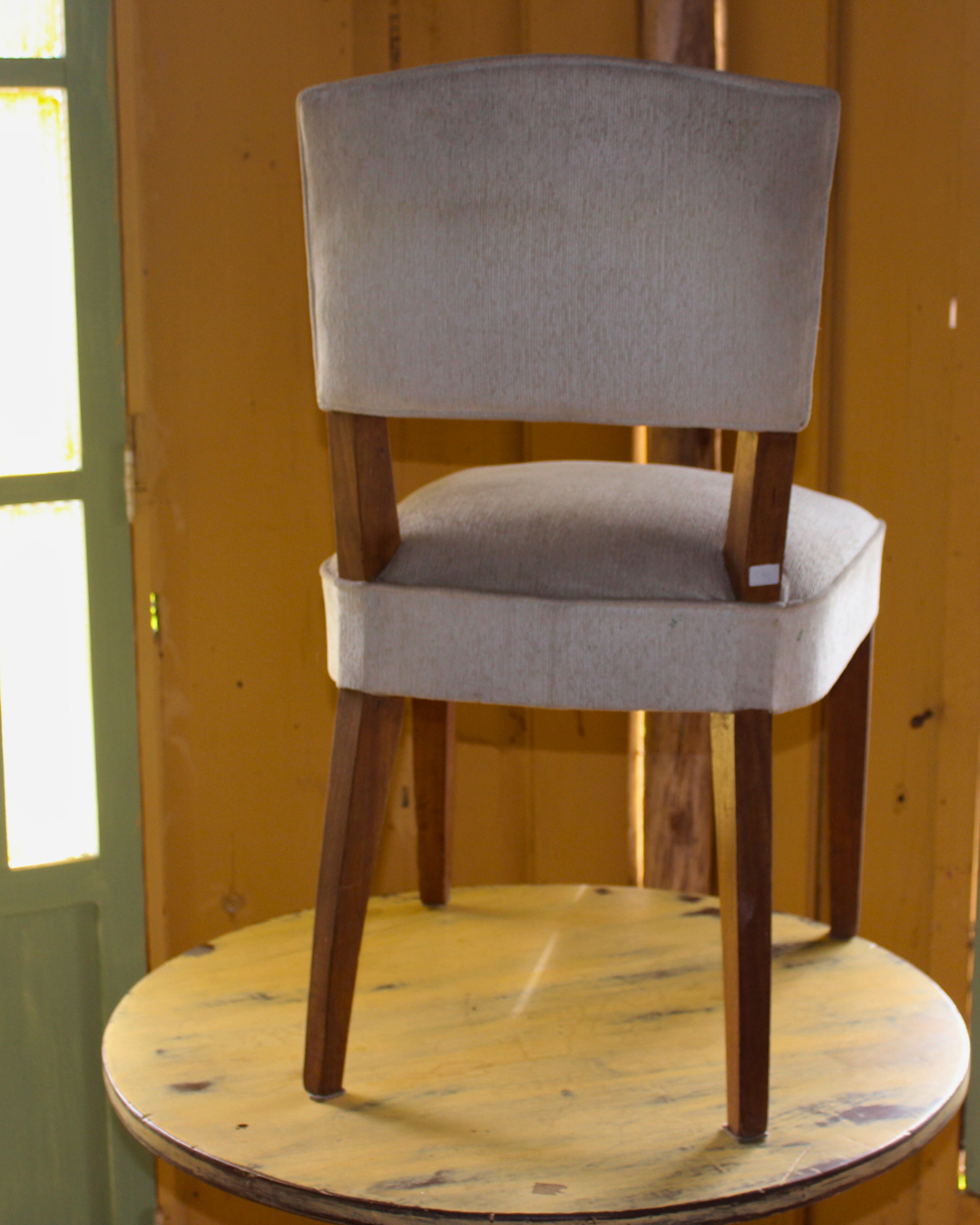 Cadeira Vintage Mid-Century em Madeira - Estofado Bege Texturizado