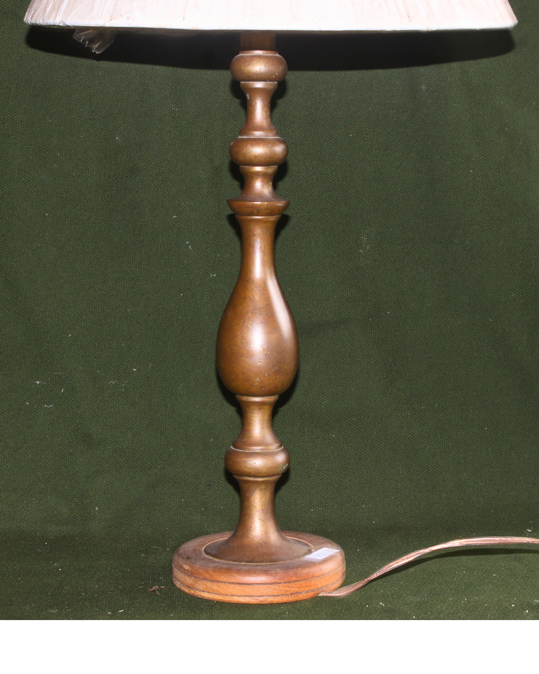 Abajur Clássico de Mesa em Metal Torneado Dourado com Cúpula Plissada Nova