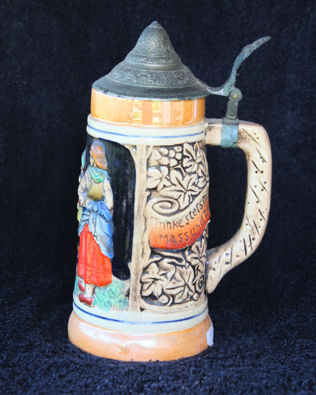 Duas Canecas de Cerveja (Steins) Vintage Alemãs em Cerâmica com Tampa de Metal