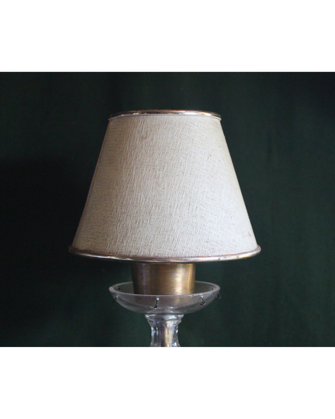 Abajur de Mesa Vintage em Vidro Lapidado (ou Cristal) com Cúpula de Tecido