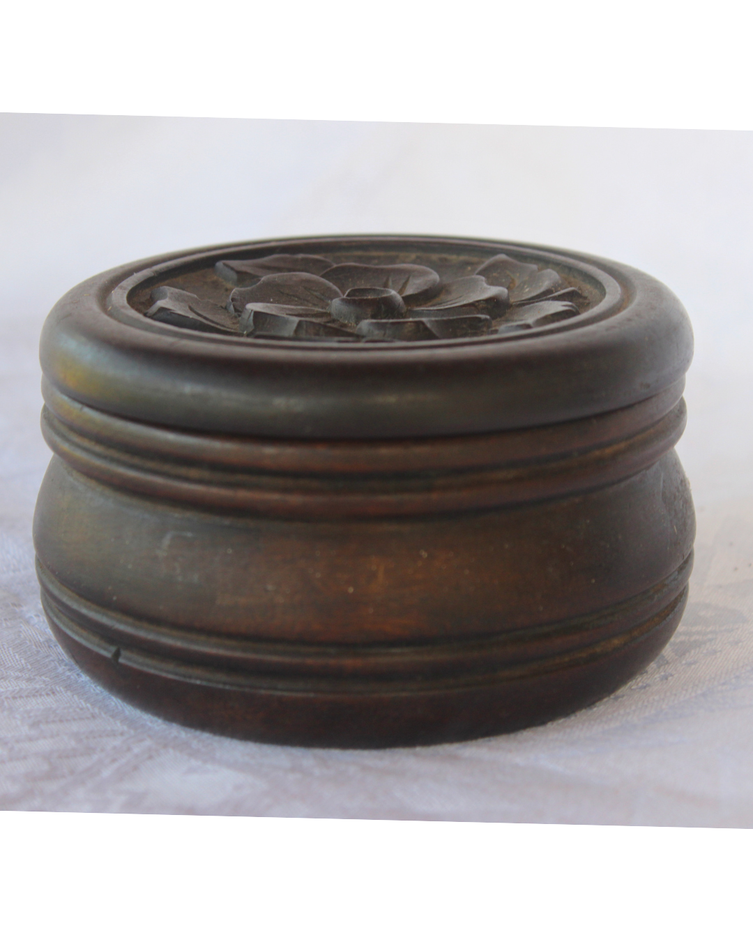 Conjunto Vintage: Caixa Esculpida em Jacarandá com 6 Descansos de Copo (Porta-Copos)
