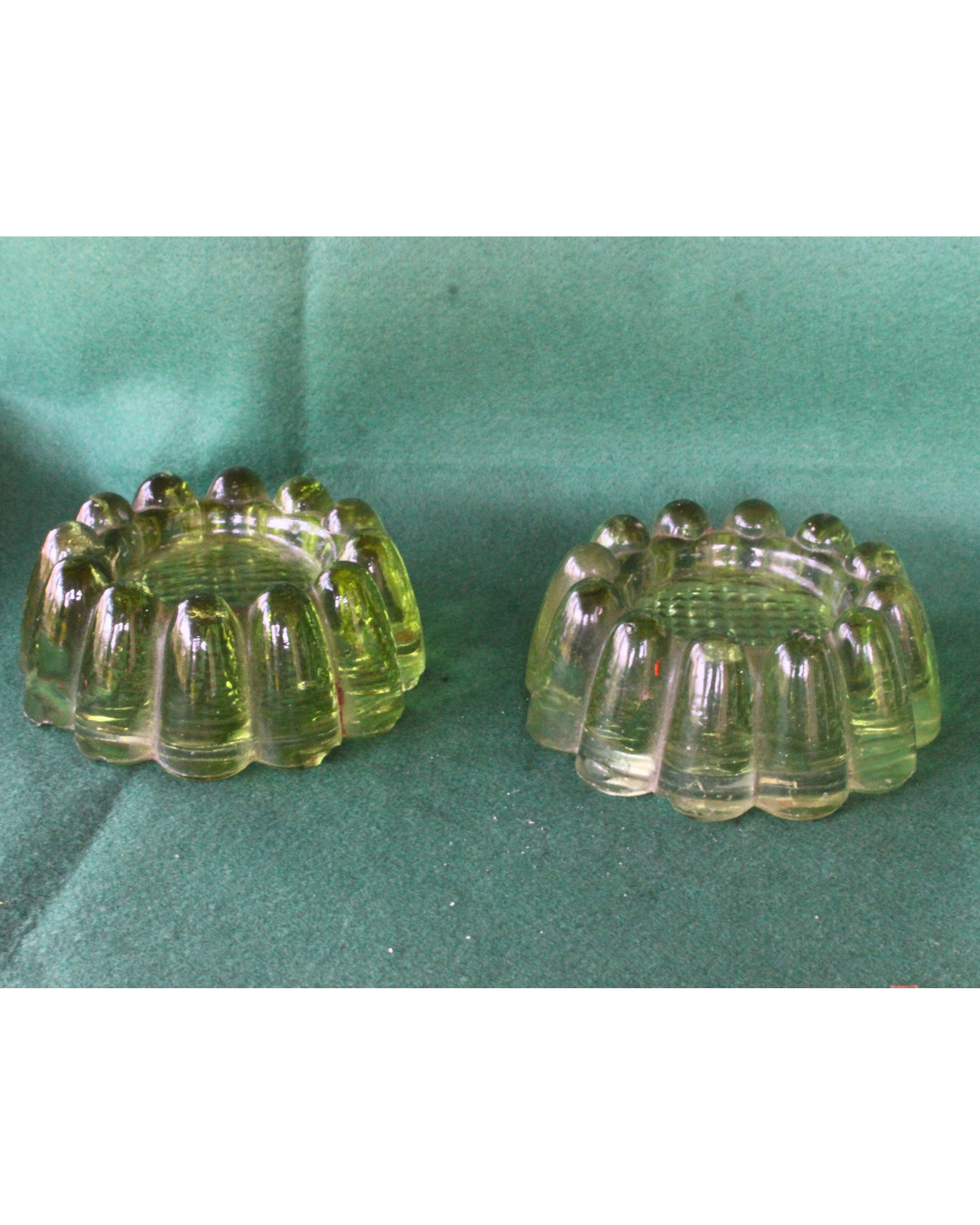 Par de Cinzeiros/Porta-Objetos Vintage em Vidro Lapidado Verde-Limão