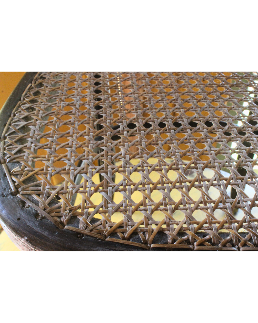 Cadeira Thonet Vintage em Madeira Curvada Escura e Assento em Palhinha