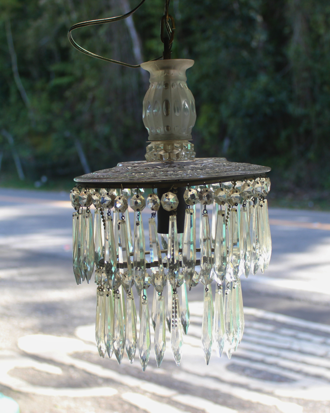 Mini Lustre Vintage de Teto com Cristais - Brilho Discreto e Elegância Clássica.