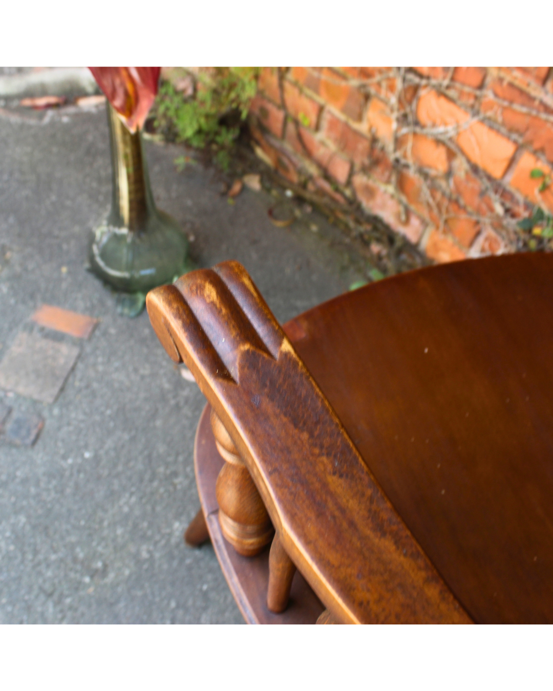 Cadeira Windsor / Captain's Chair Vintage em Madeira Maciça com Braços - Com Proveniência da Embaixada Americana