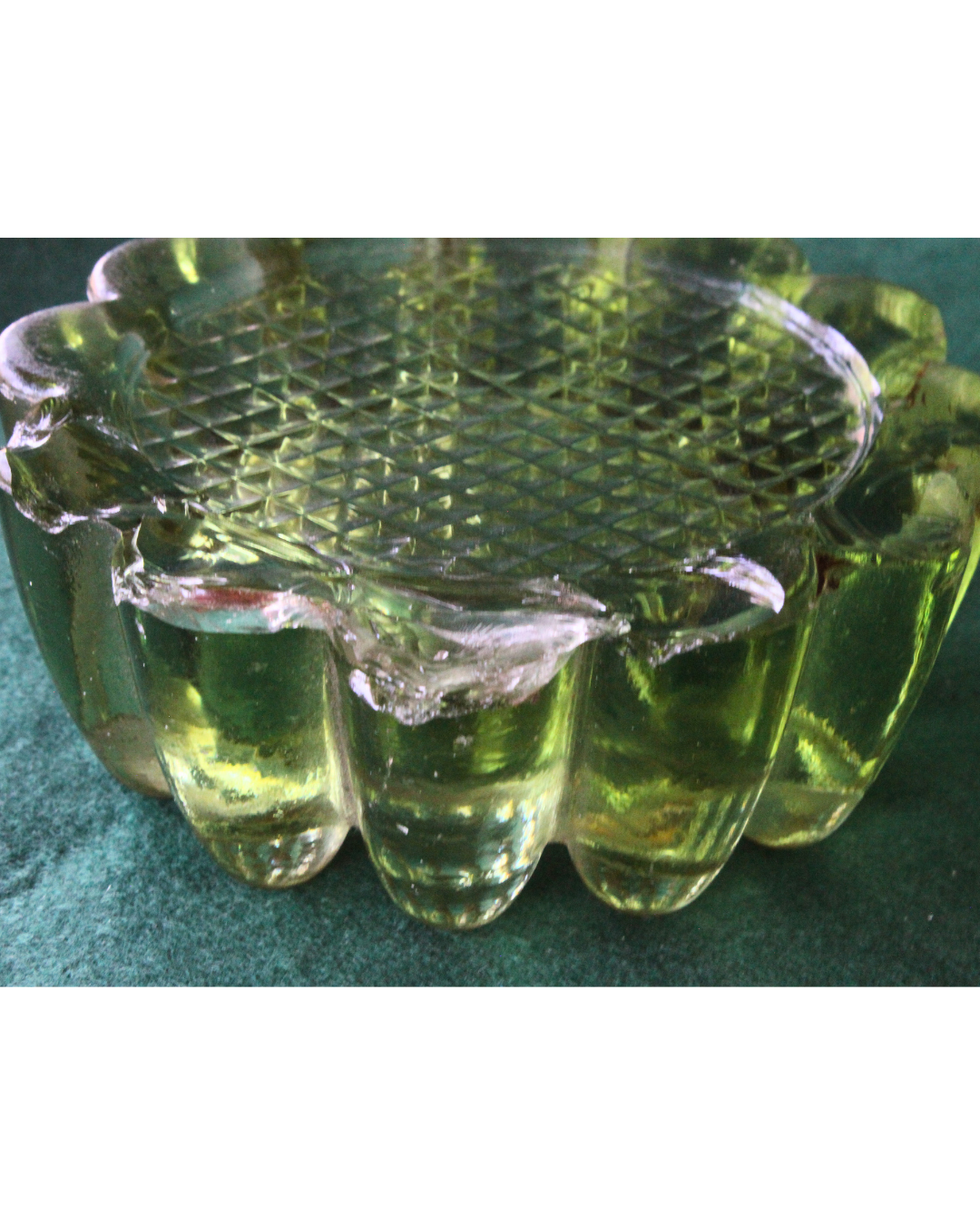 Par de Cinzeiros/Porta-Objetos Vintage em Vidro Lapidado Verde-Limão