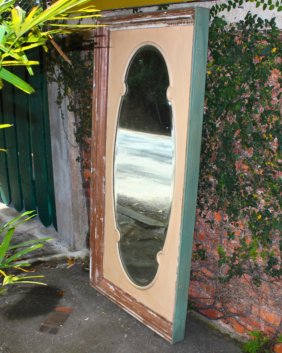 Espelho Bisotê Grande com Moldura Vintage Distressed - Beleza e Amplitude para Seu Ambiente