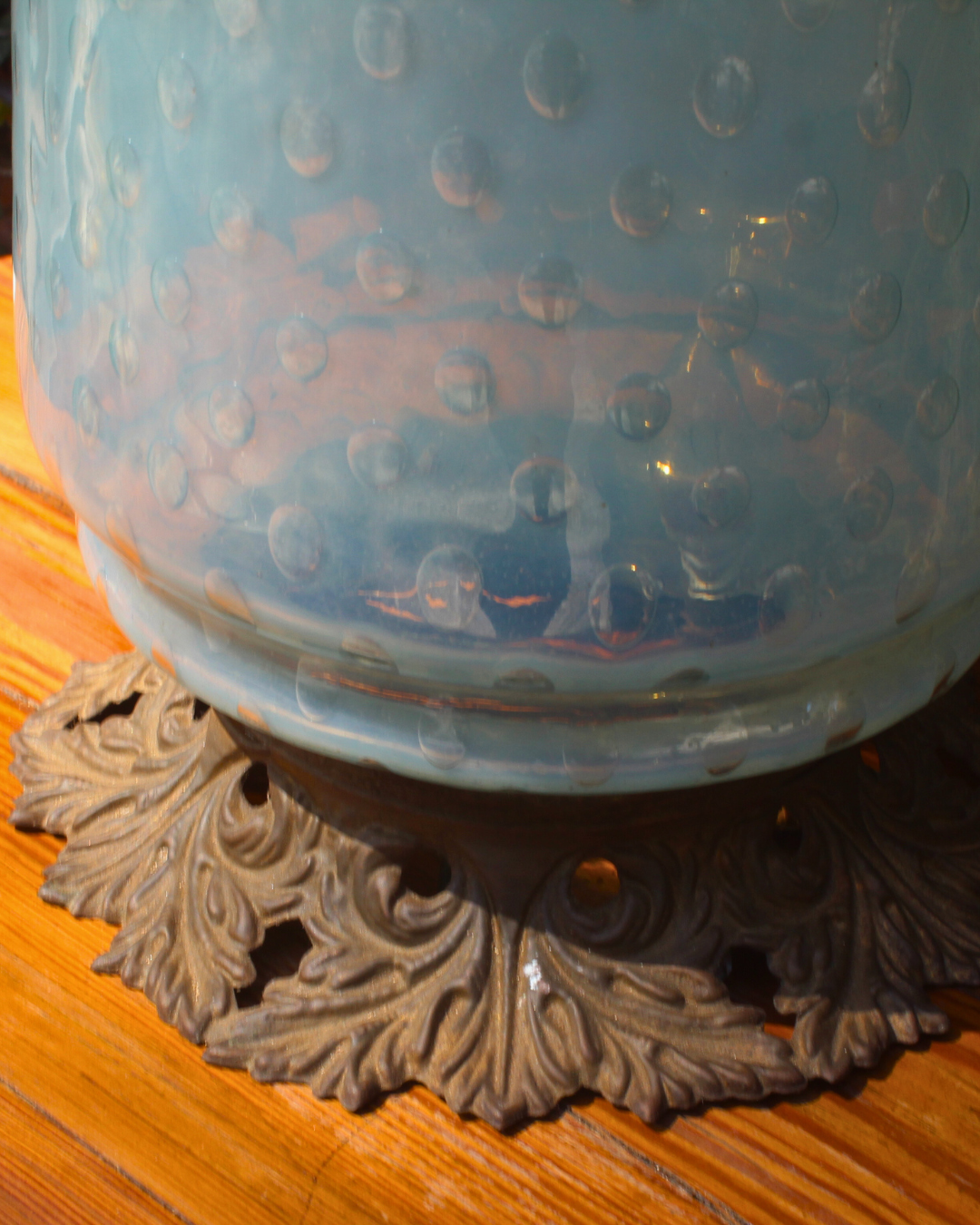 Abajur / Lustre de Mesa ou Teto em Vidro Murano Azul Opalino com Base de Bronze e Dupla Função - Joia Veneziana