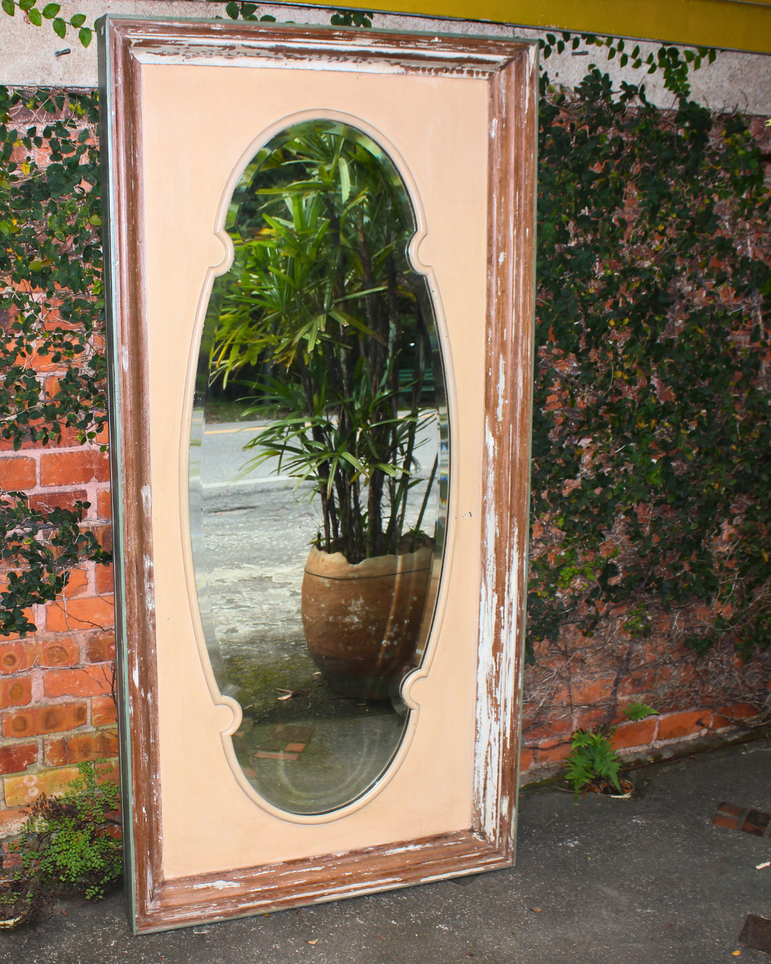 Espelho Bisotê Grande com Moldura Vintage Distressed - Beleza e Amplitude para Seu Ambiente