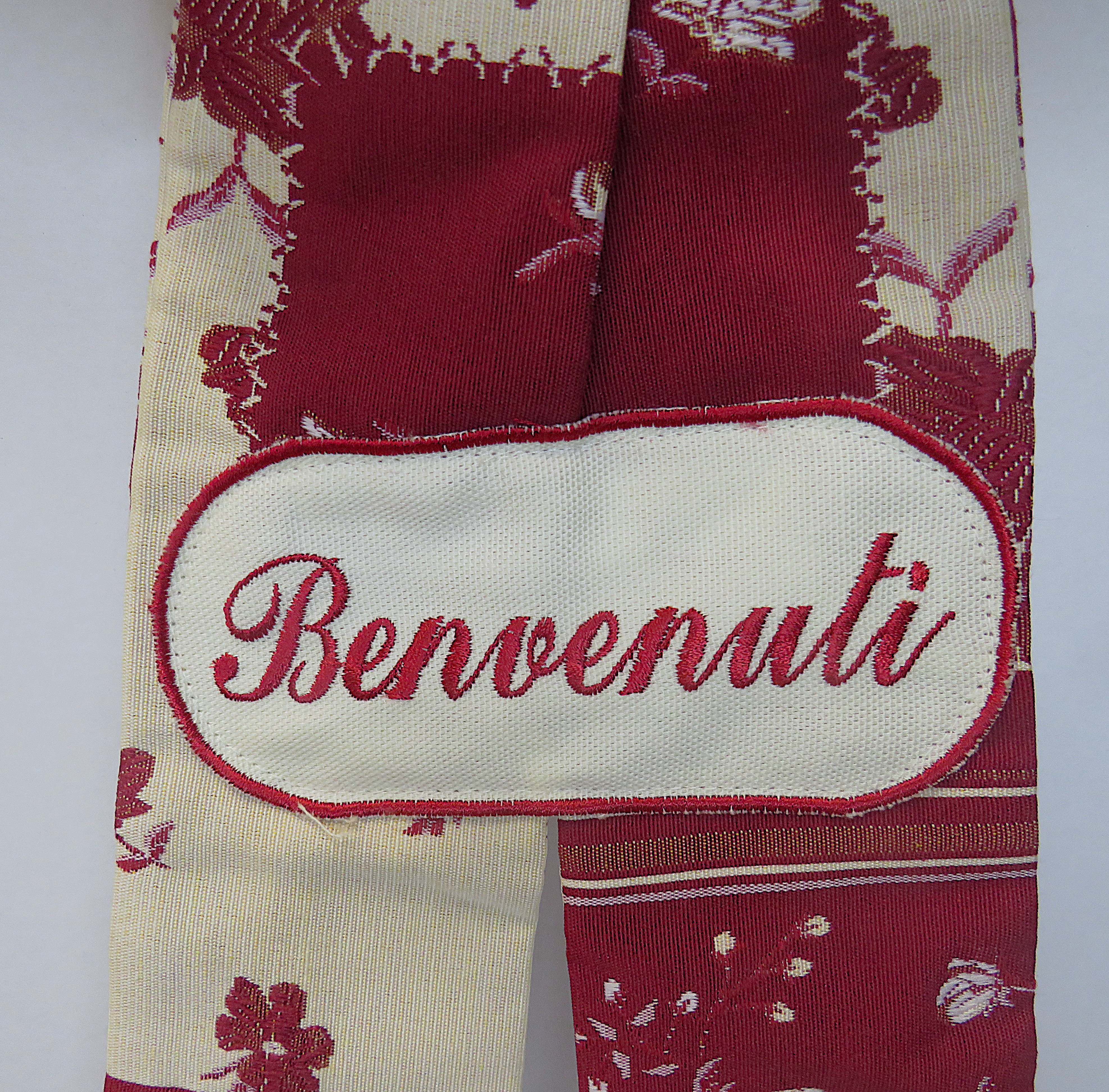 Fiocco rosso appendi porta "Benvenuti"
