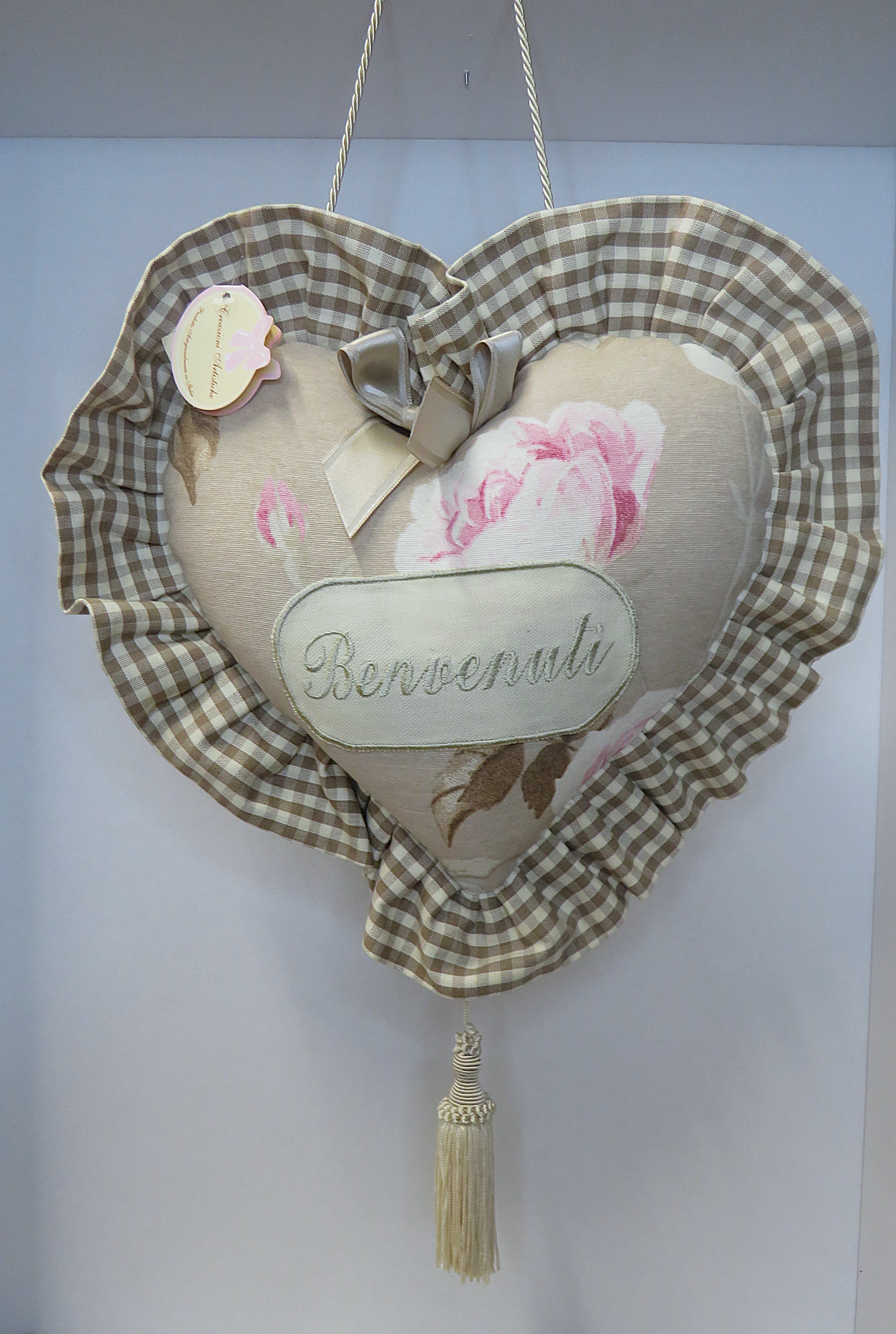 Cuore appendi porta imbottito "Benvenuti" 