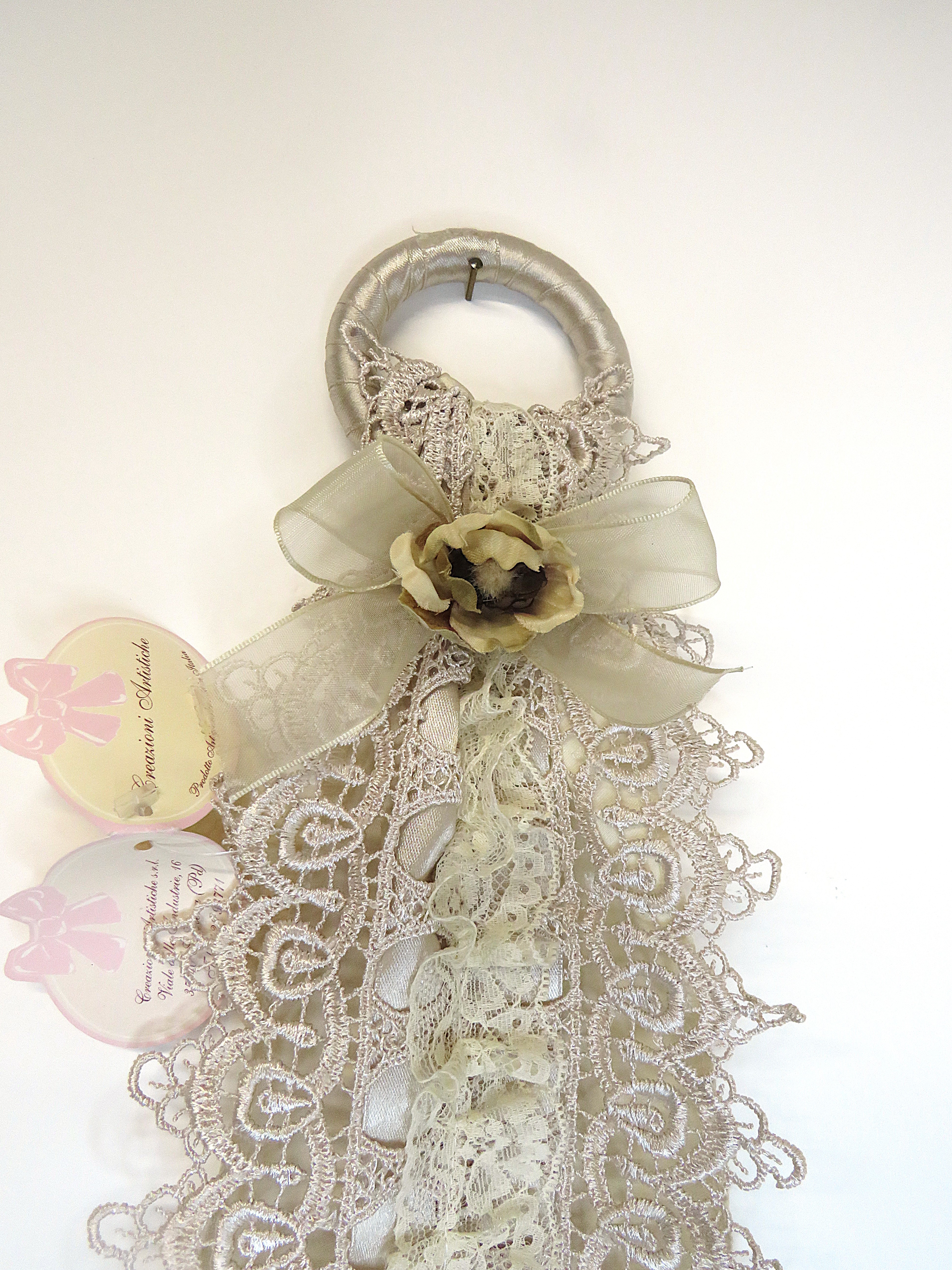 Portarotolo in pizzo 
