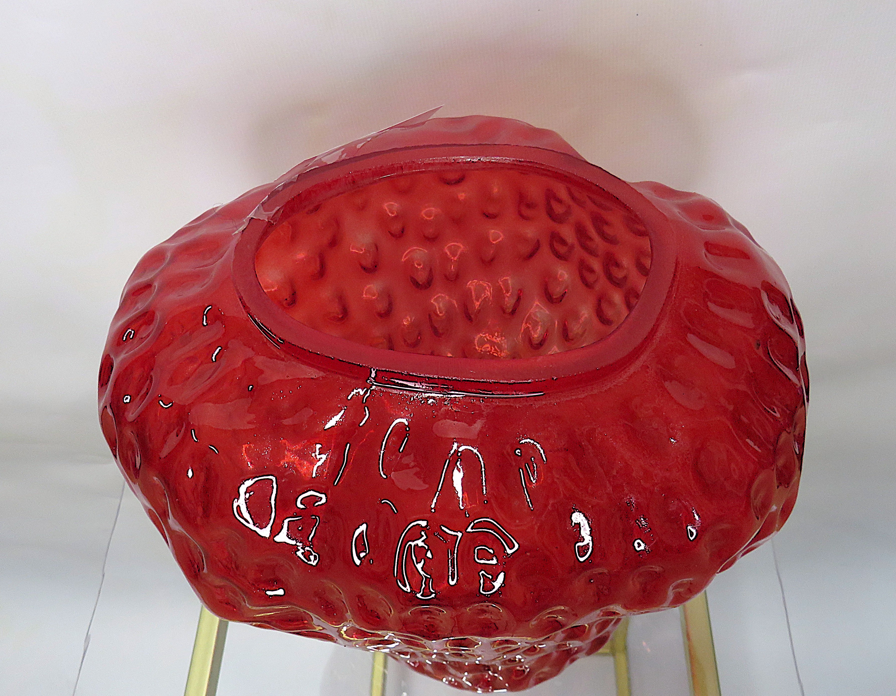 Vaso in vetro a forma di fragola rosso 