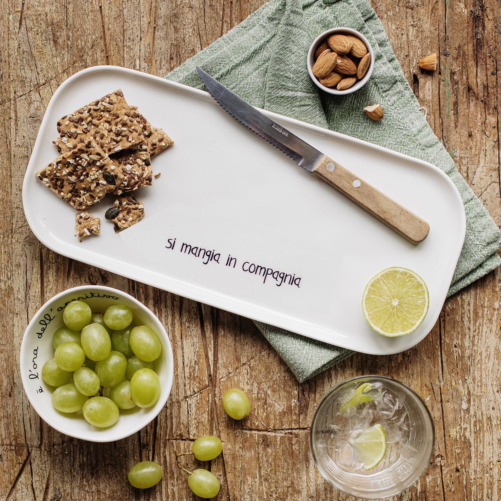 Vassoio rettangolare in ceramica "Si mangia in compagnia"