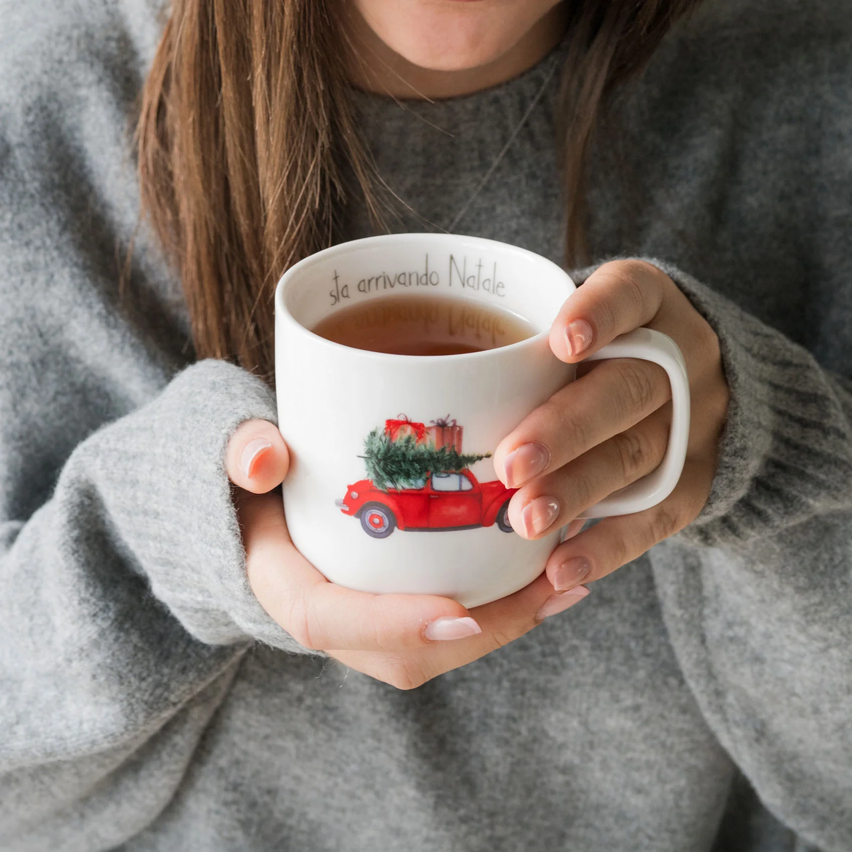Mug bianca in ceramica "Sta arrivando Natale"