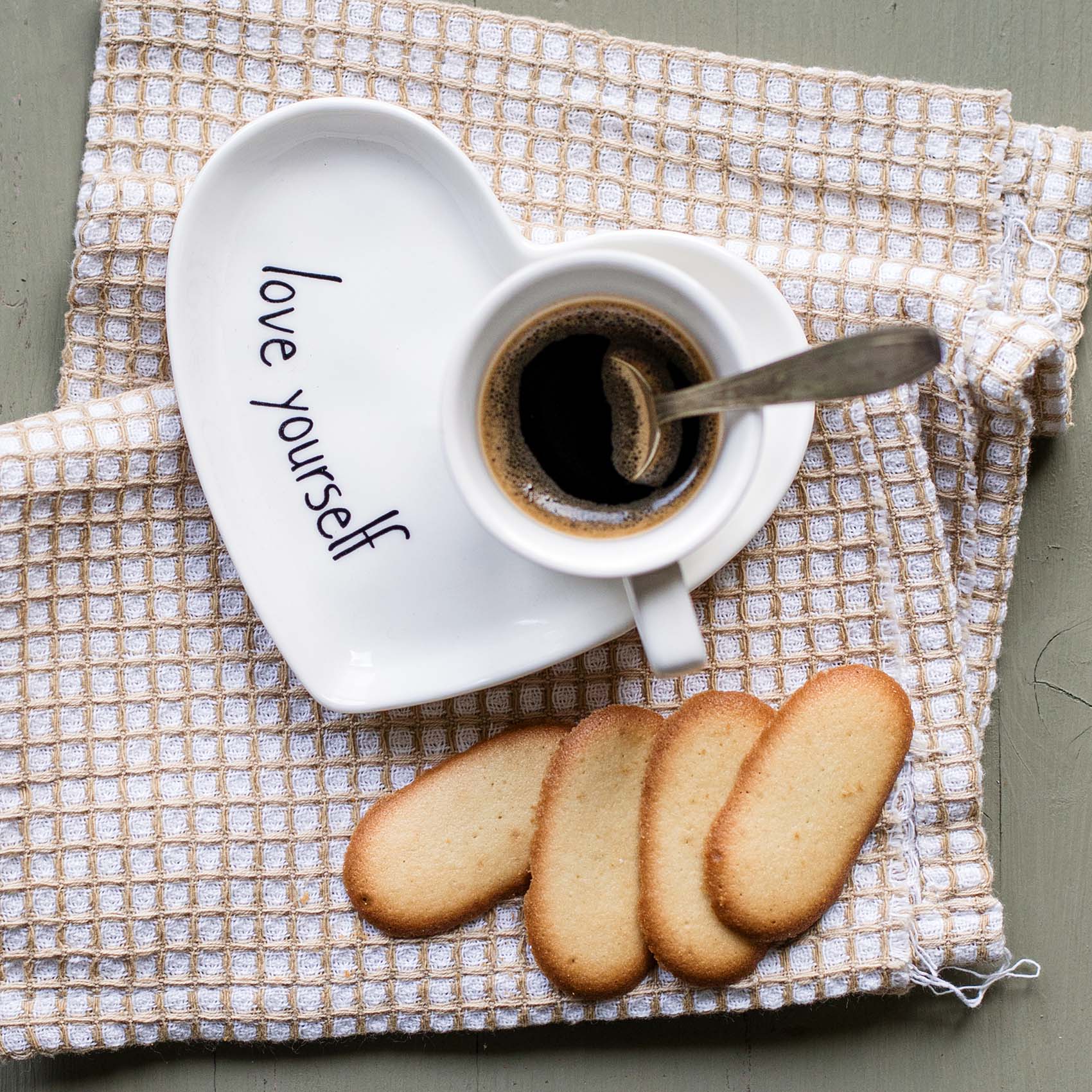 Set 2 piattini per tazzine cuore in ceramica "Love yourself"