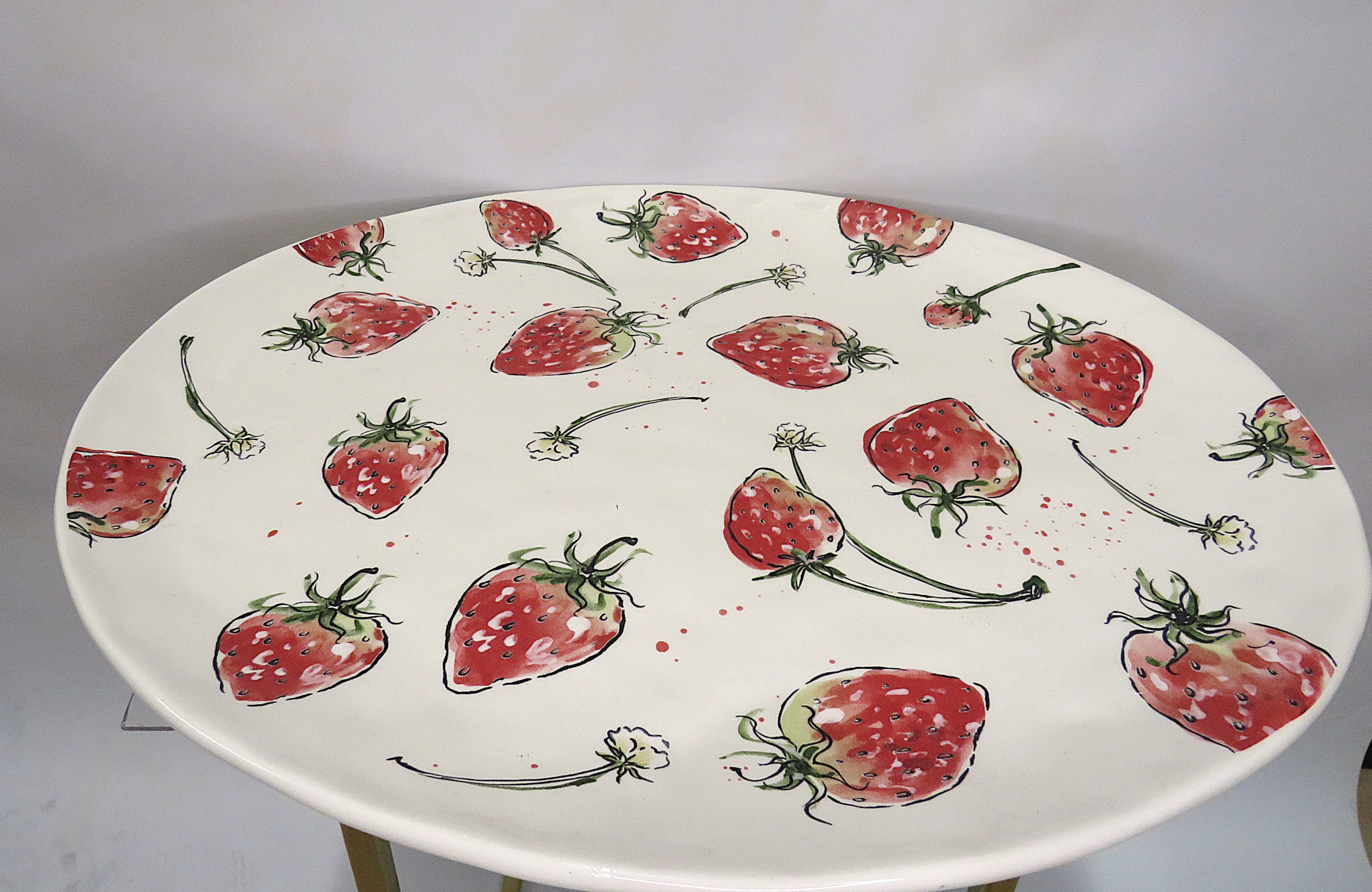 Vassoio ovale in ceramica con fantasia delle fragole