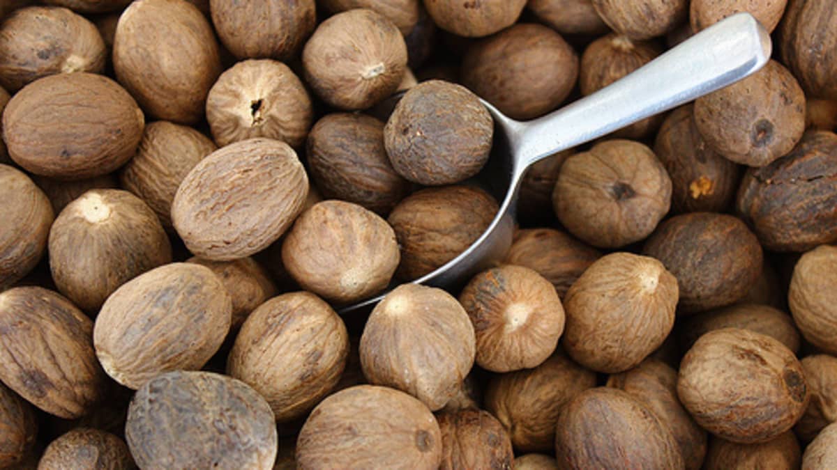 Aromatic Whole Nutmeg: Nature’s Flavorful Treasure