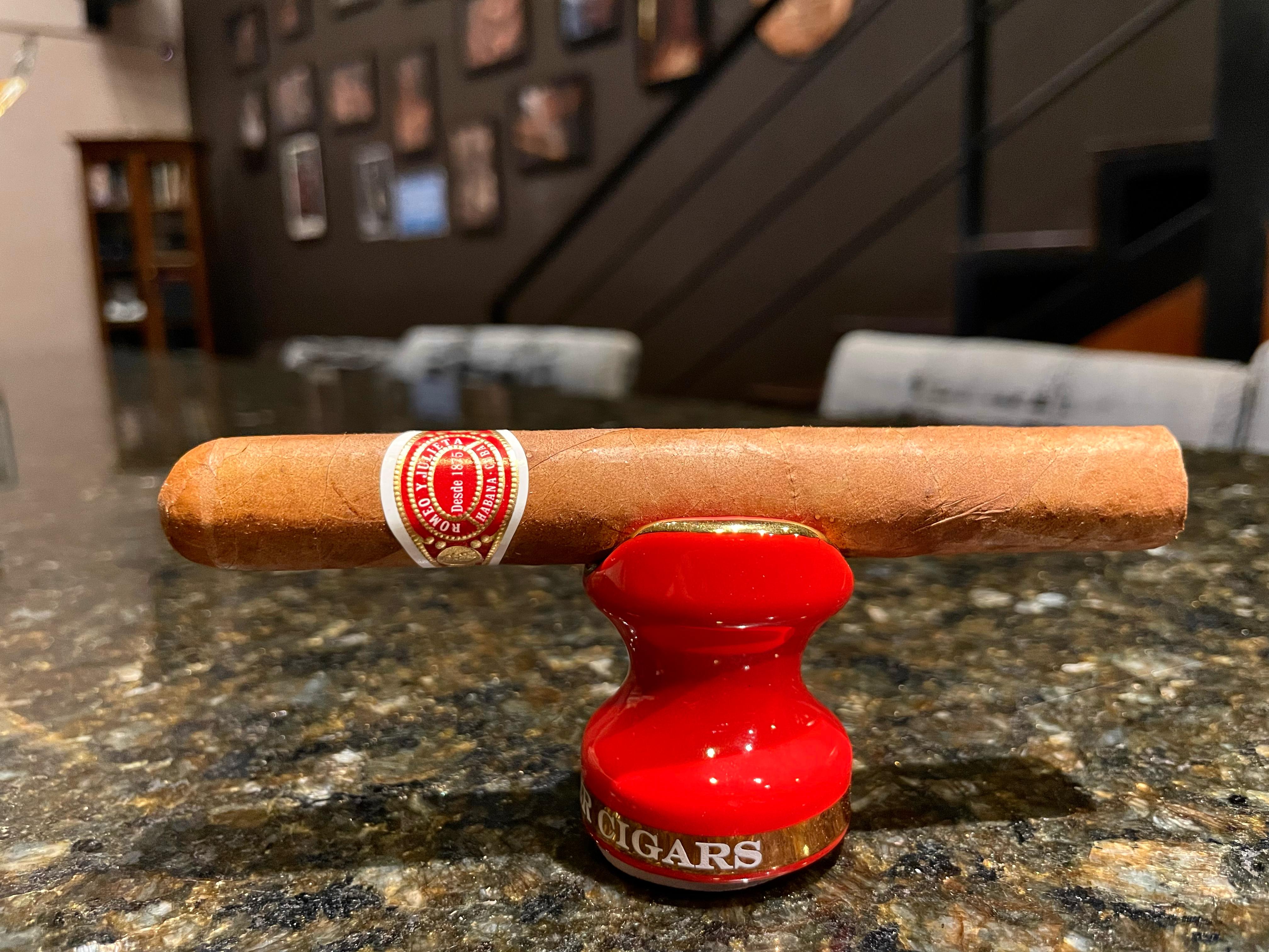 Romeo y Julieta Petit Coronas