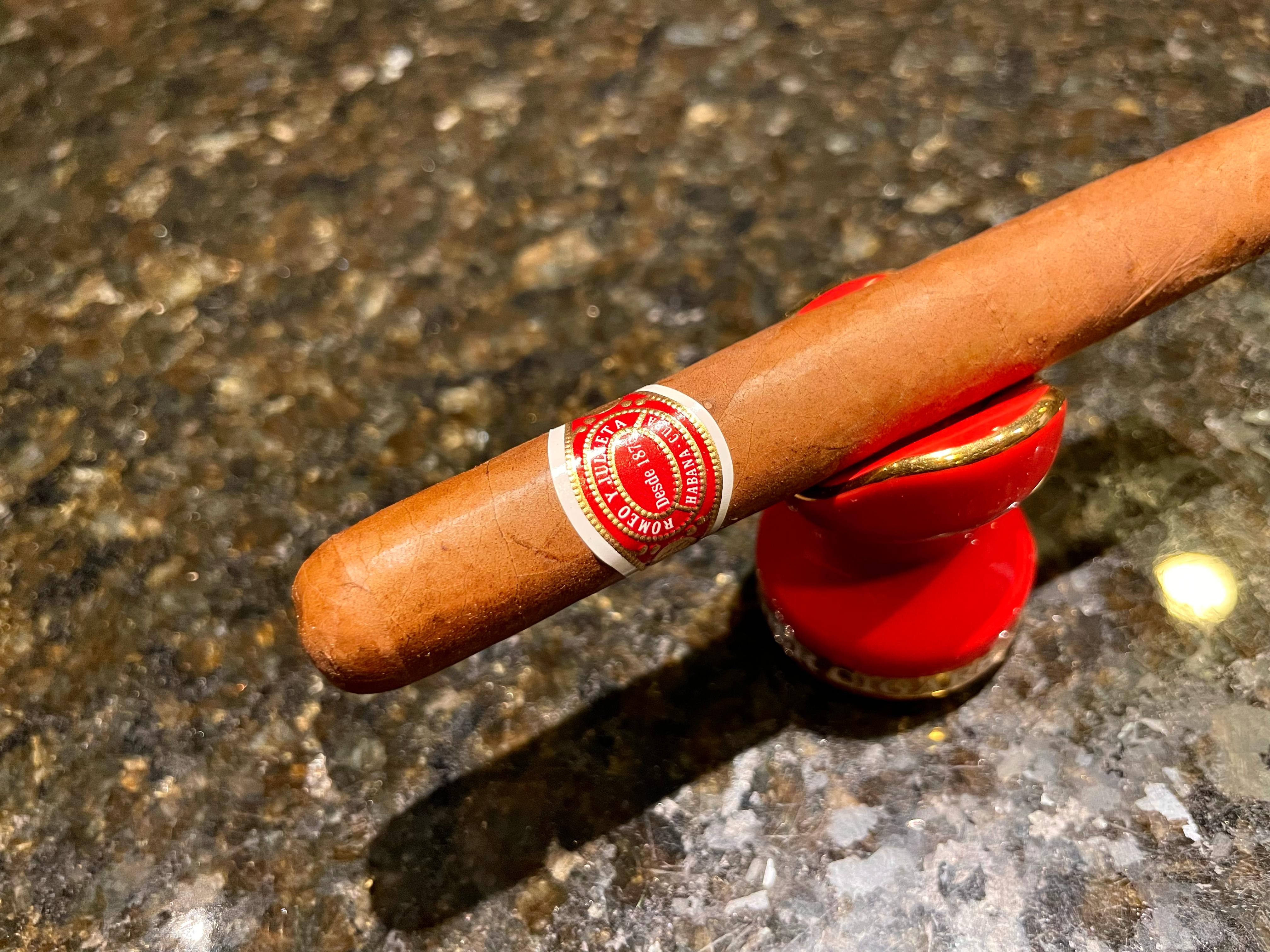 Romeo y Julieta Petit Coronas