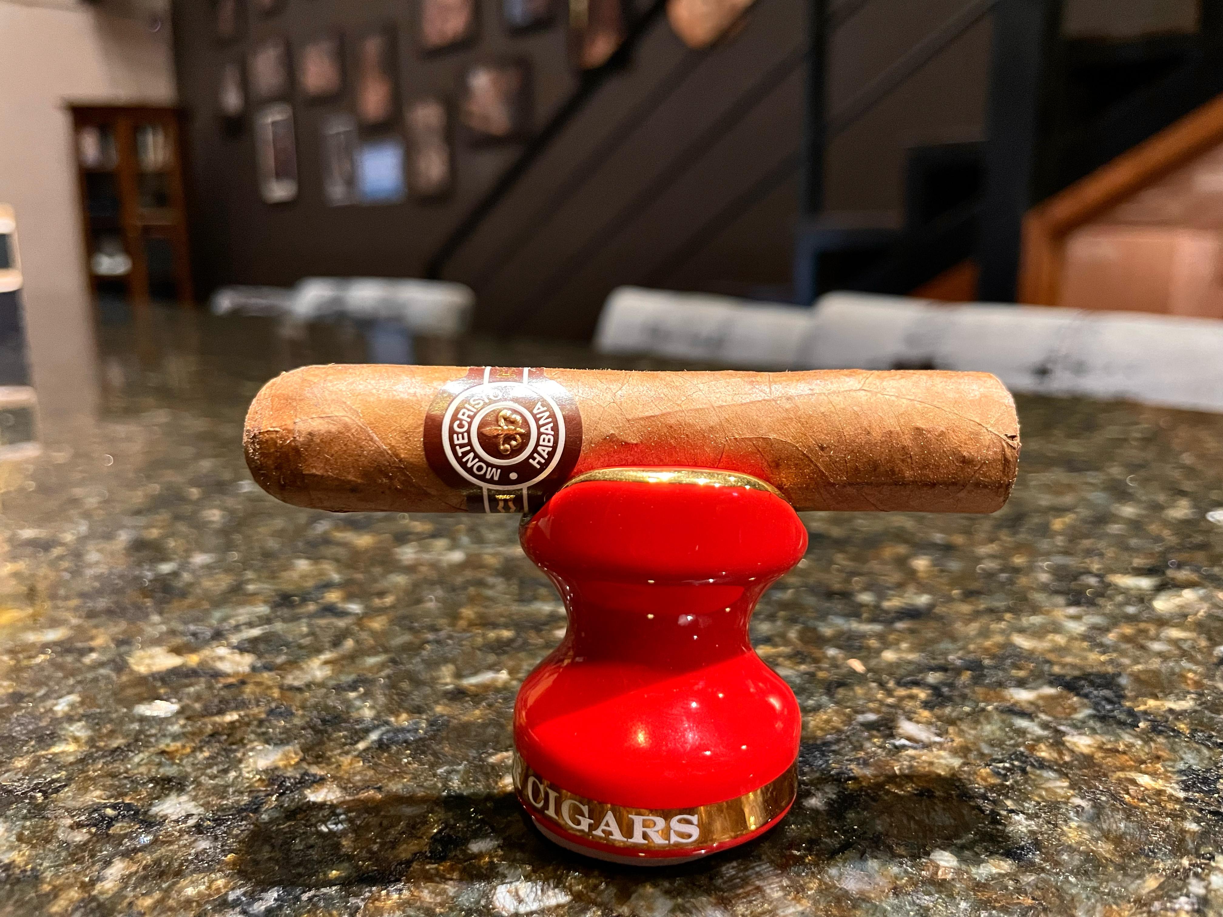 MONTECRISTO MEDIA CORONA