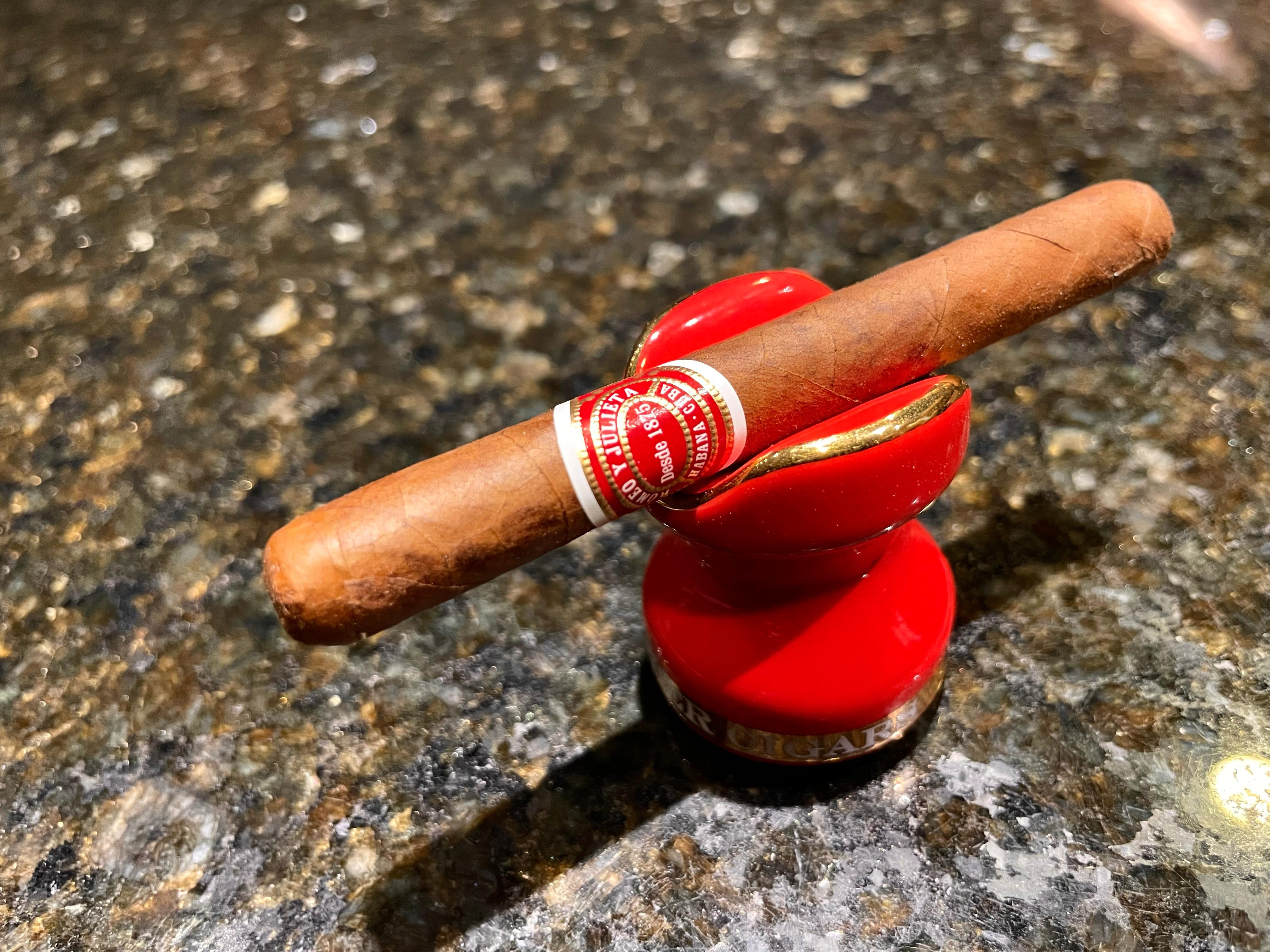 Romeo y Julieta Petit Julietas C/25