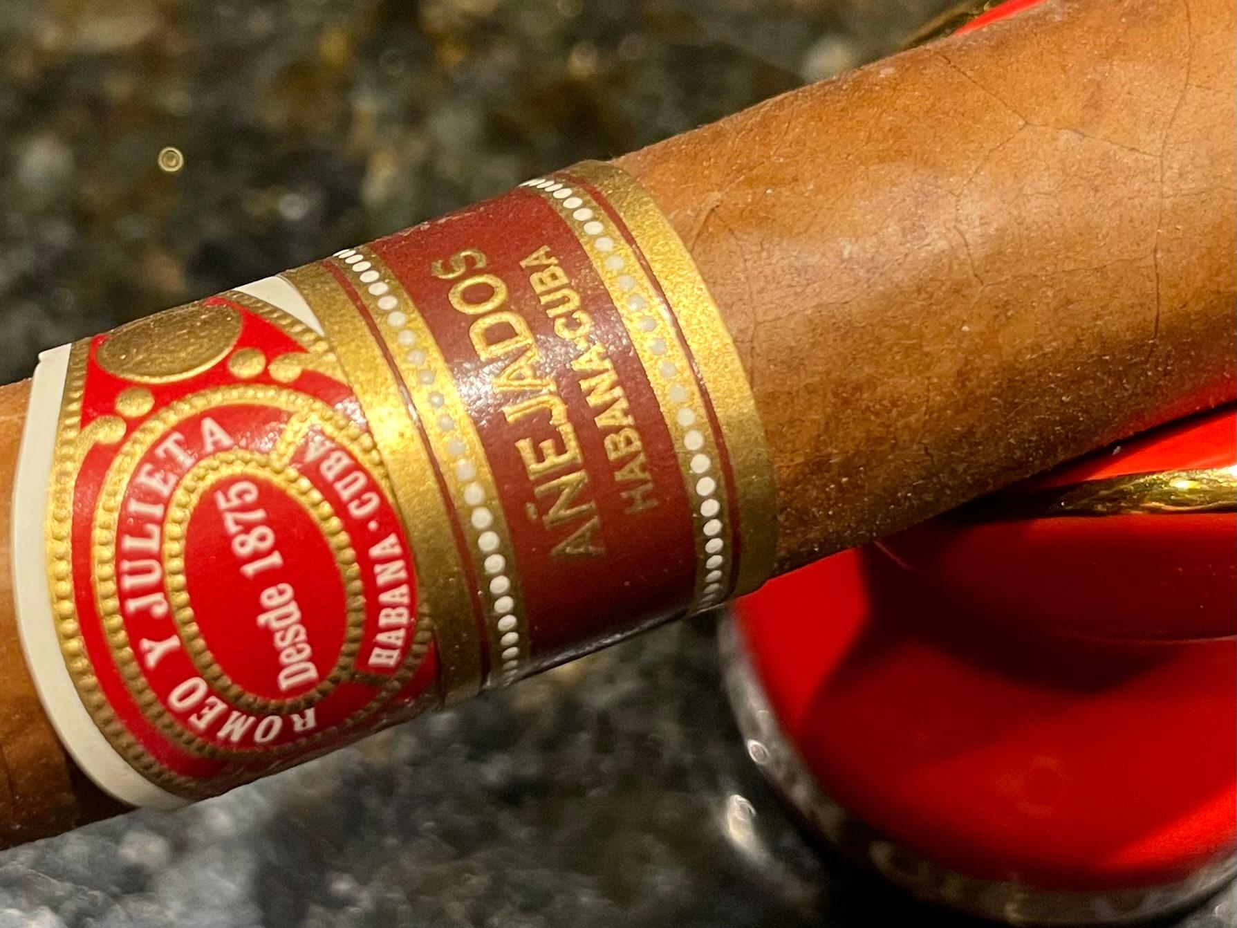 ROMEO Y JULIETA PIRAMIDES AÑEJADOS