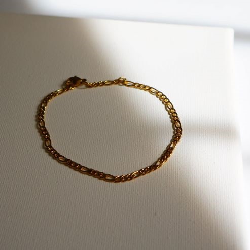 Dainty Figaro Bracelet