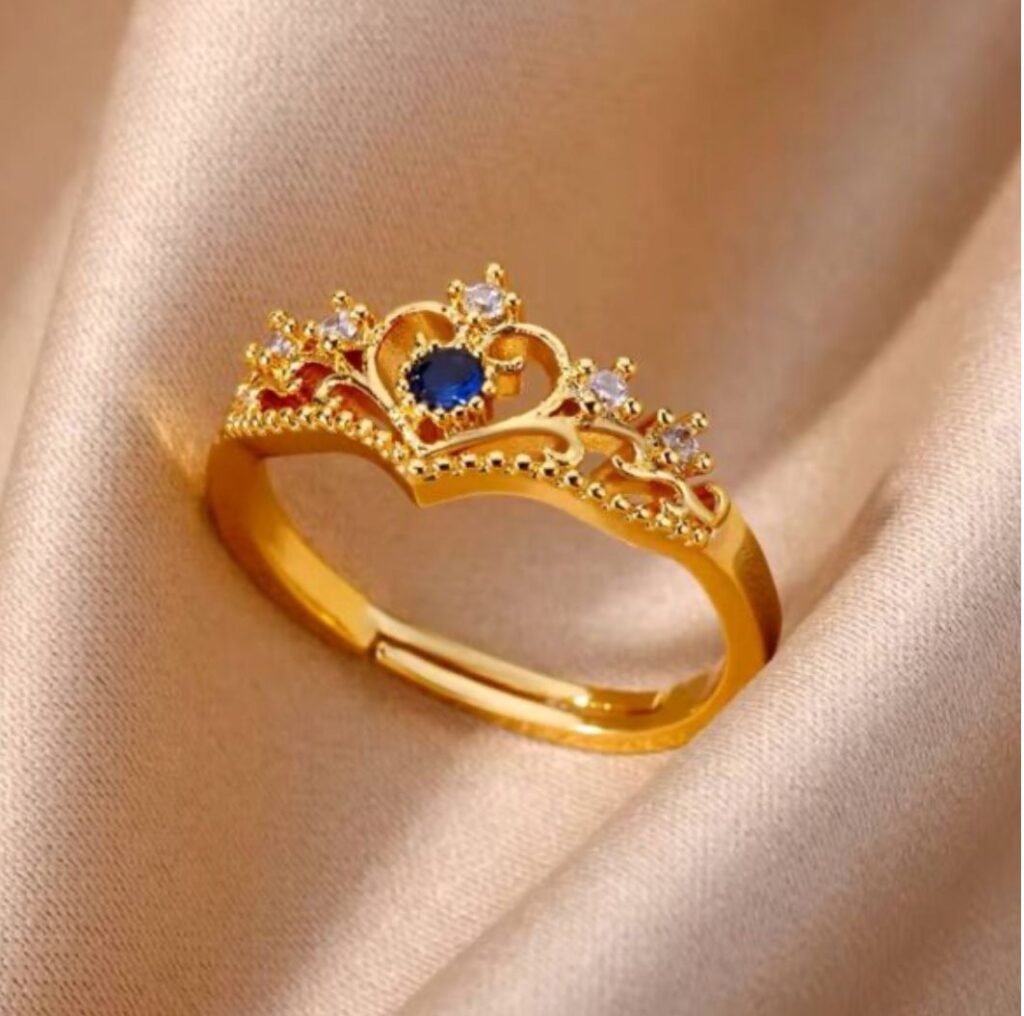 Crown-inspired adjustable rings