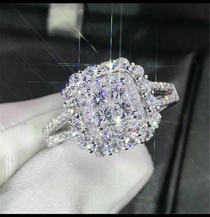 Luxury diamond female ring