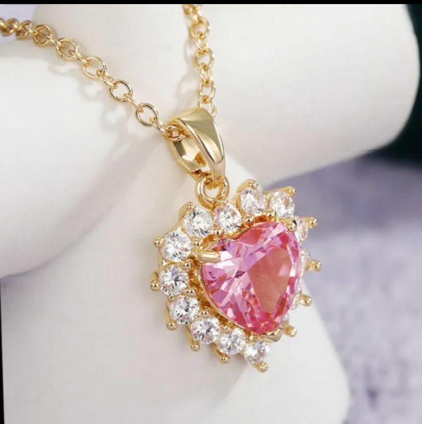 Heart-shaped Pink Crystal Pendant Necklace