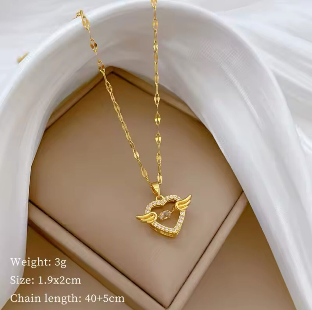 Elegant Gold Pendant Necklace