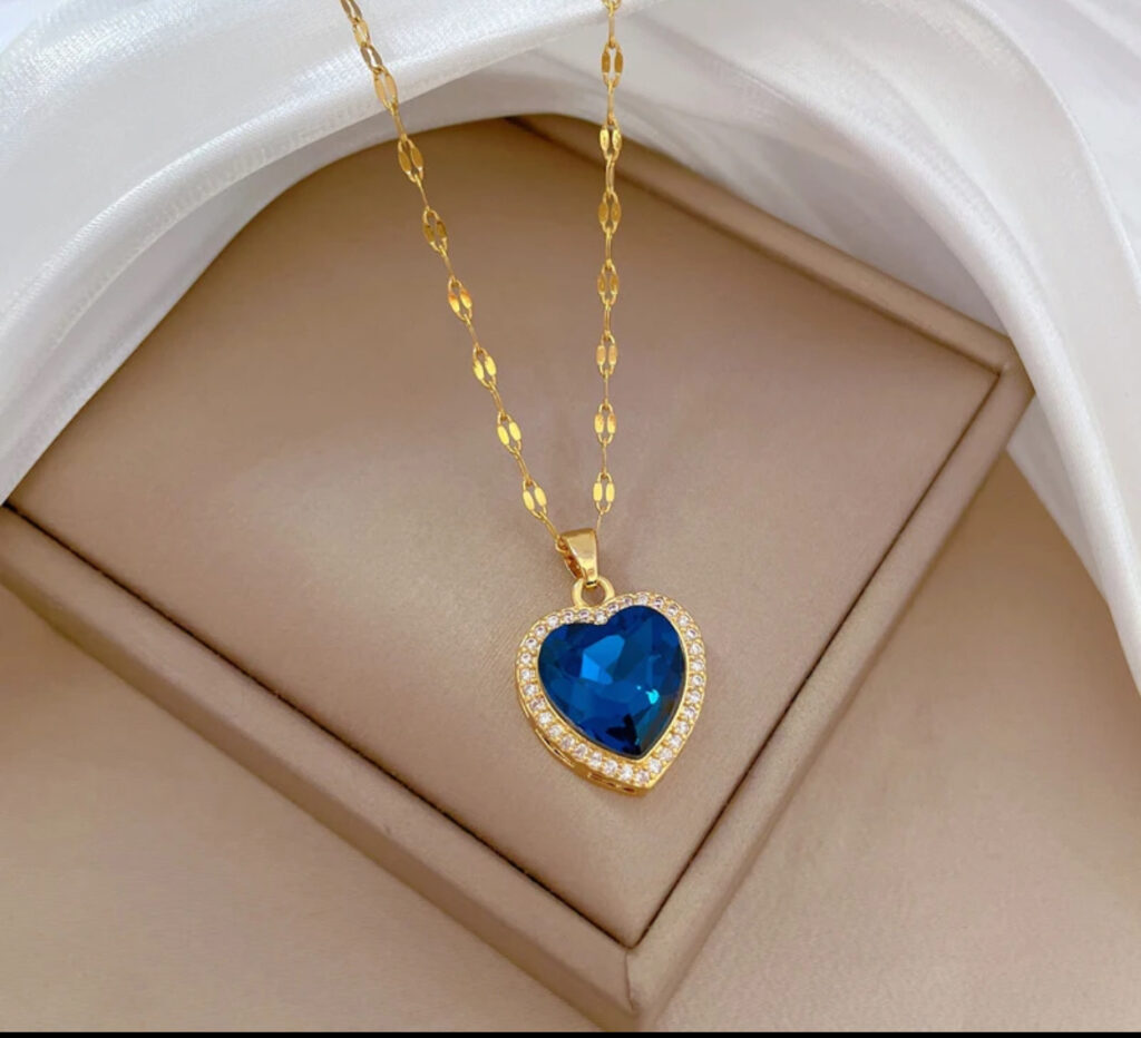 Heart-shaped Sapphire Pendant Necklace