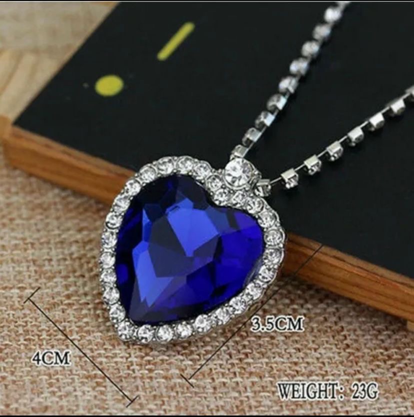 Heart-shaped Blue Gemstone Necklace