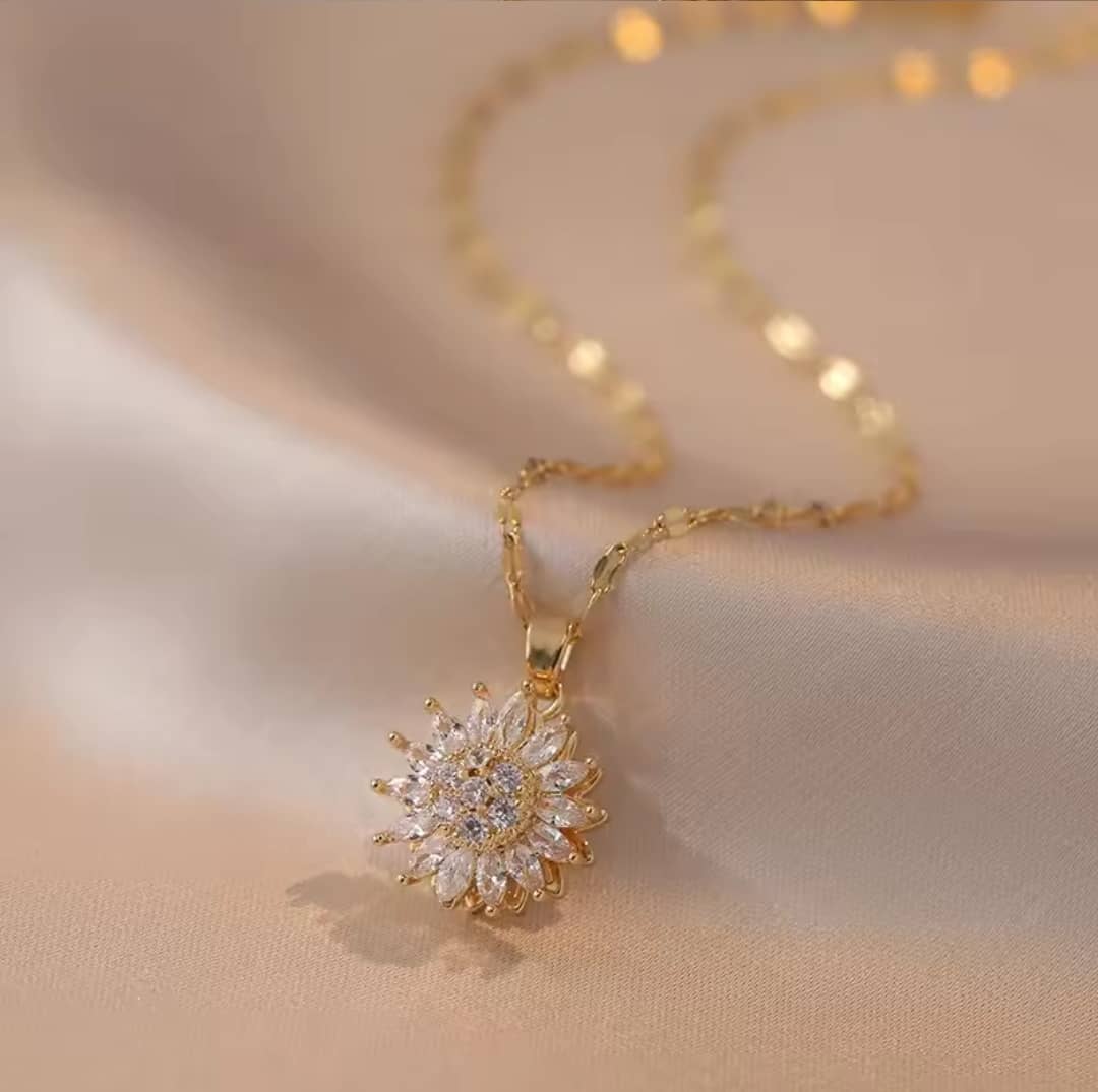 Gold Flower Pendant Necklace