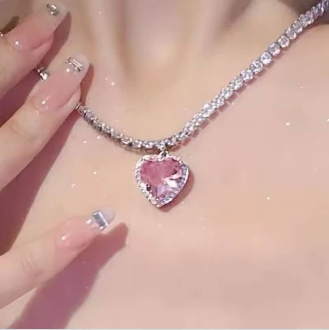 Heart-shaped Pink Pendant Necklace