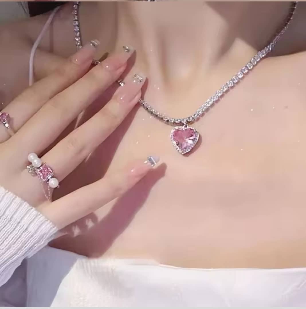 Heart-shaped Pink Pendant Necklace