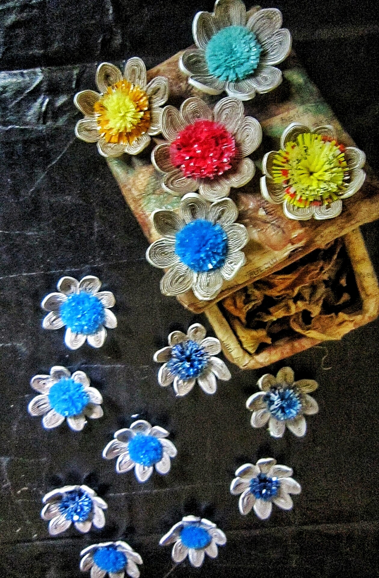 Quilling flowers,Recycle paper,Flower ornament,Paper flowery,Recycle arrangement,Eco scrapbook,Quilling decoration,Recycle flowery,Eco decor