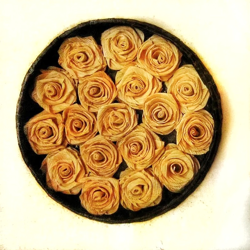 Rose corn husk frame,Flower plate,Mother frame gift,Plate flower decor,Corn husk roses,Natural waste blossom,No waste,Plate frame,Recycled