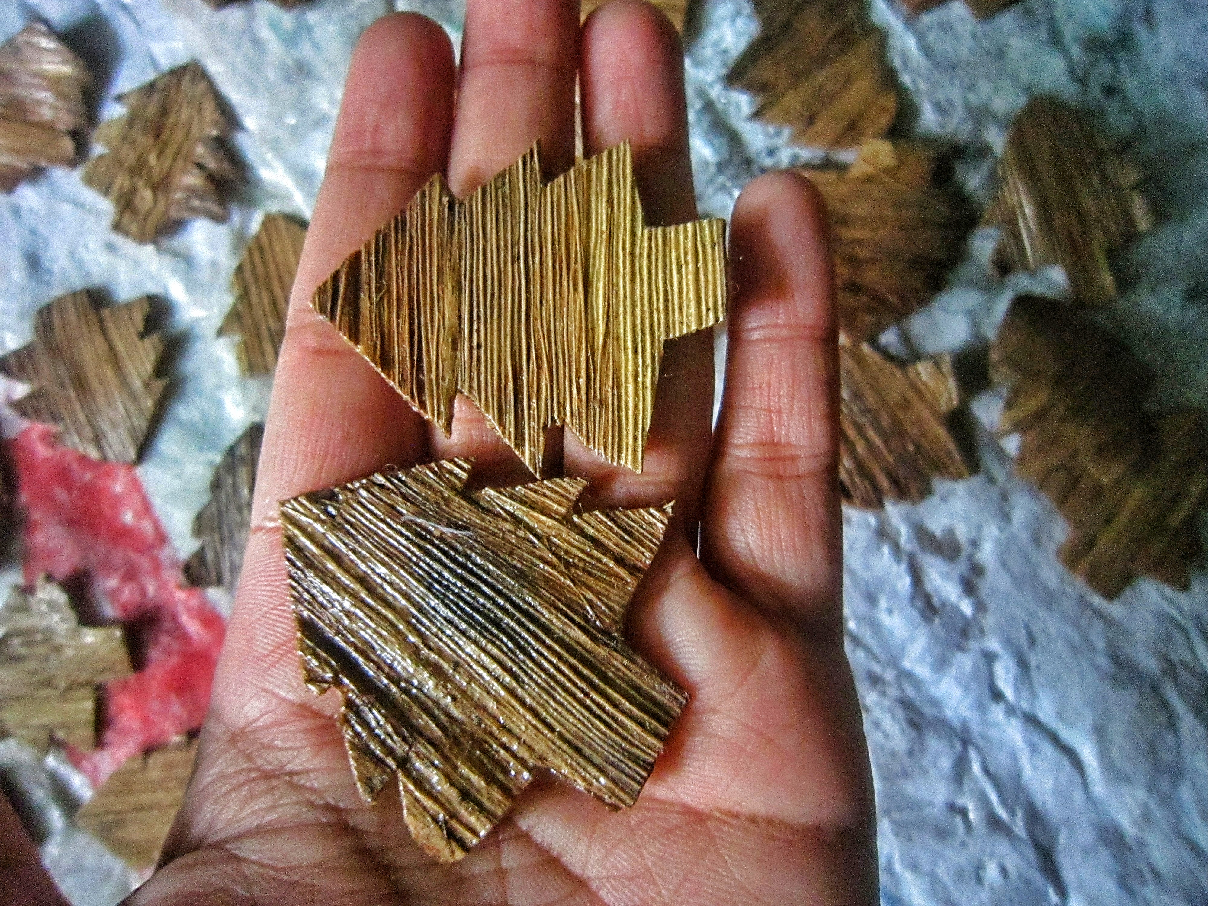 Natural christmas tree table confetti,Sustainable party decor,Corn husk confetti,Natural corn husk,Sustainable party decor,Sustainable deco