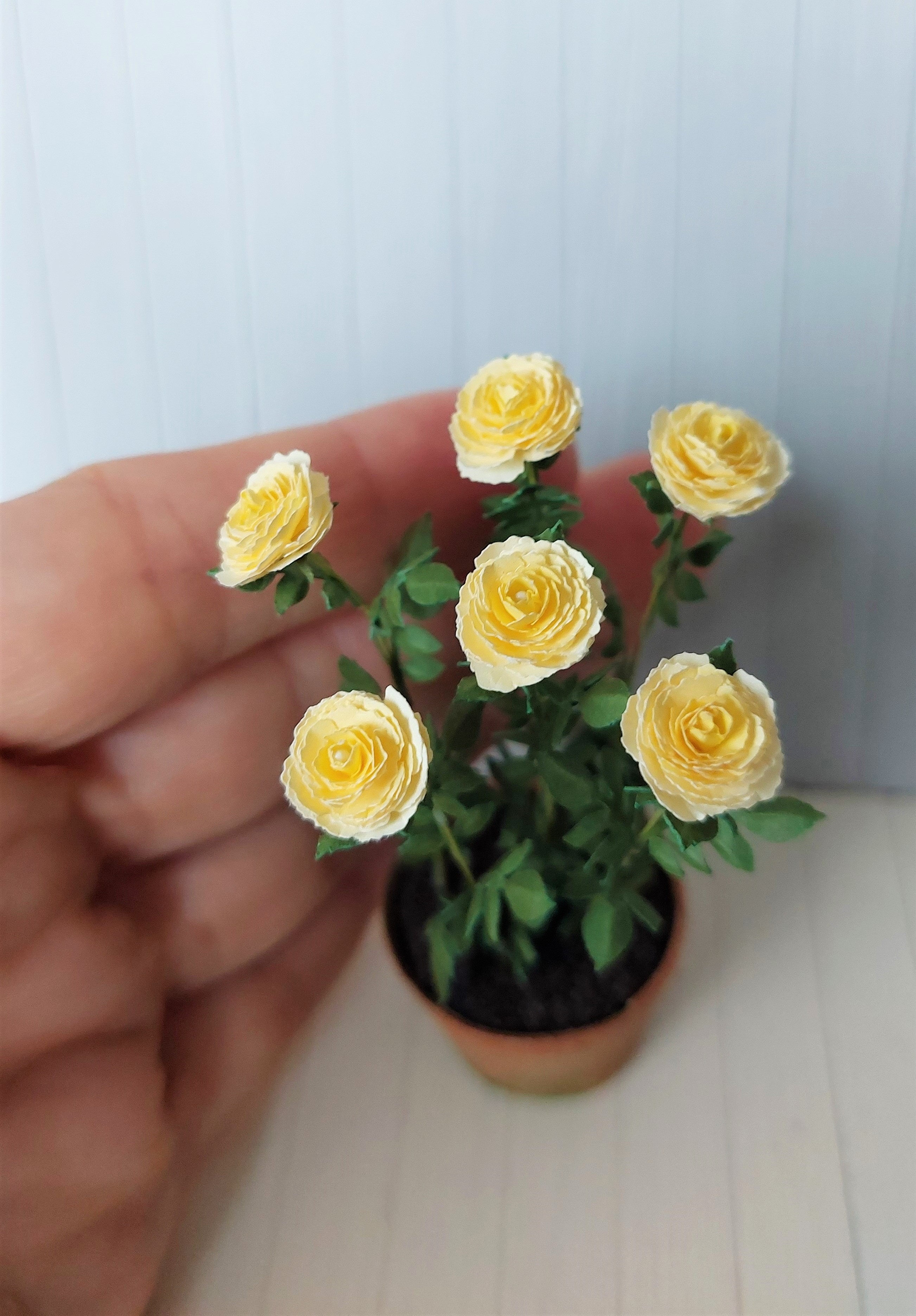 Kit Rose "Pale Yellow" dollhouse Miniature garden flower shop, scale 1:12, DIY