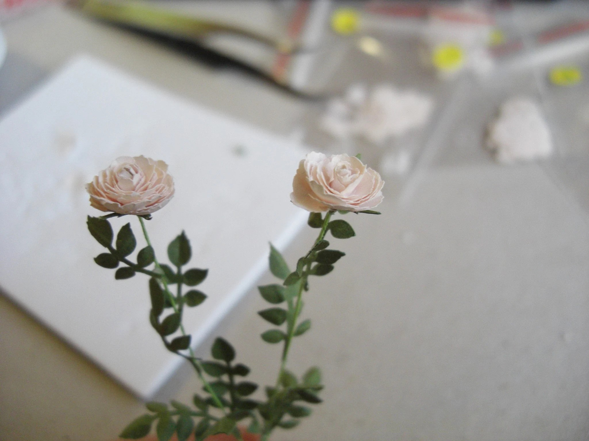 Kit Rose "Antique Rose" dollhouse Miniature garden flower shop, scale 1:12, DIY