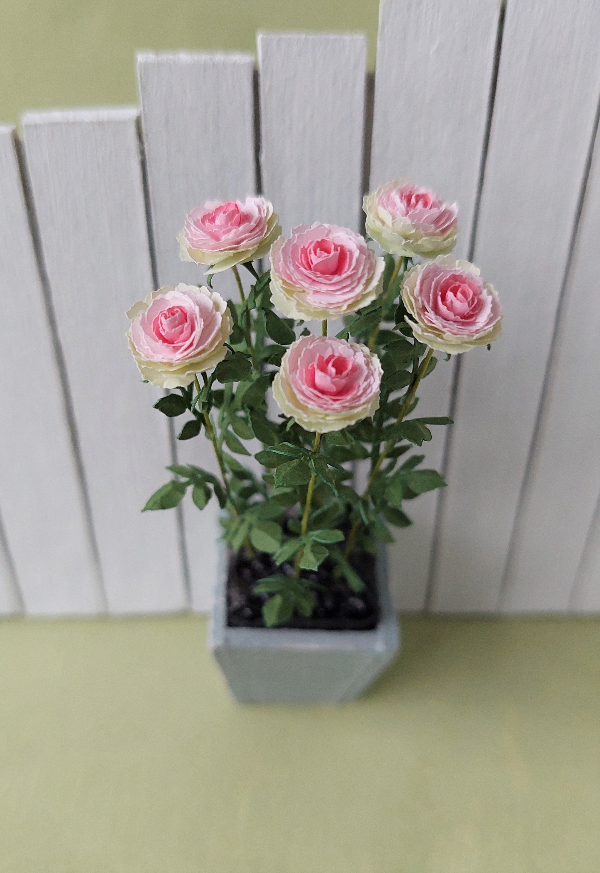 Kit Rose "Pink & Green" dollhouse Miniature garden flower shop, scale 1:12, DIY