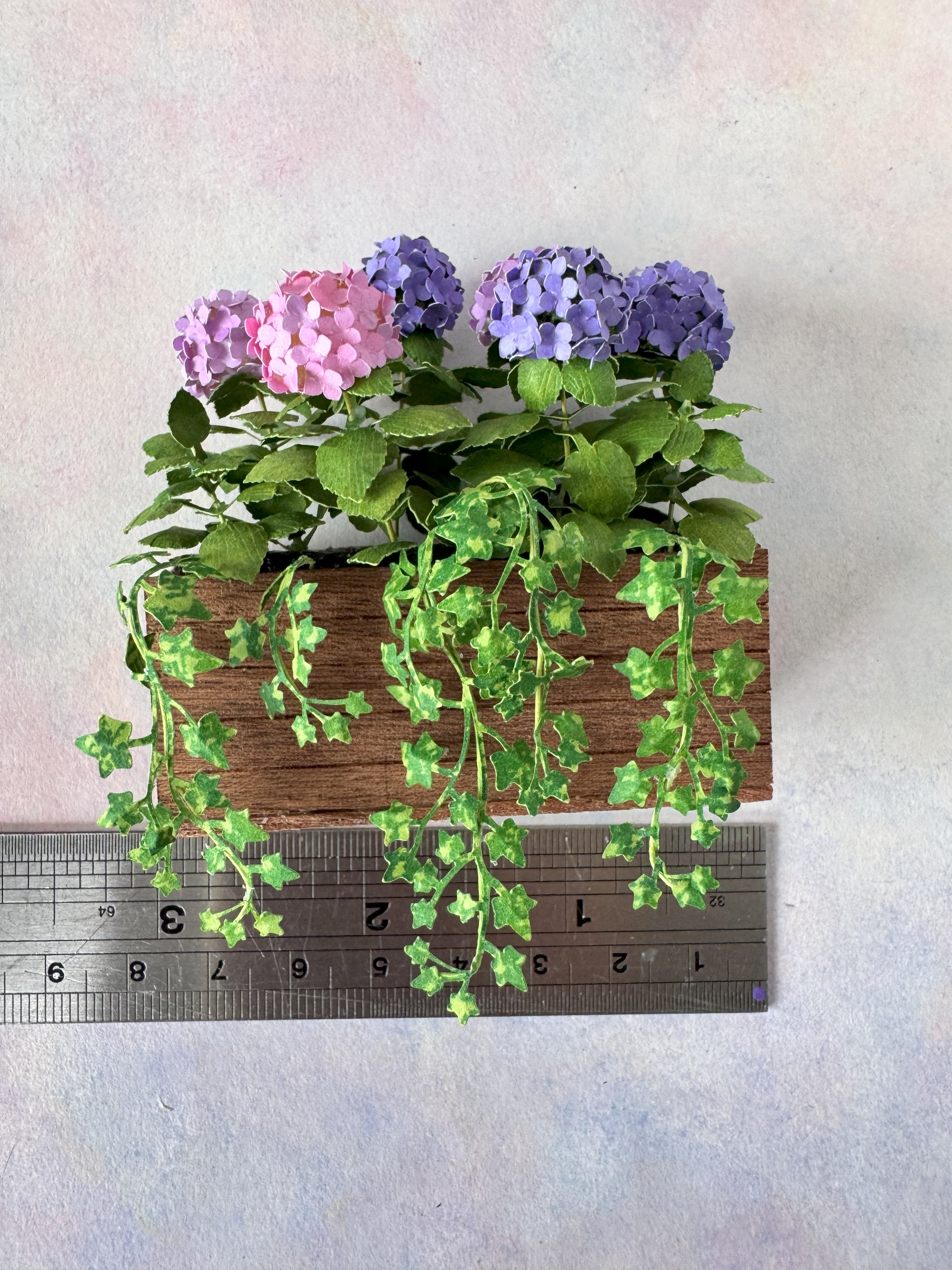 Miniature 6x Pink/Purple Hydrangeas with planter box, Ivy flowers  1:12 dollshouse fairy cat garden