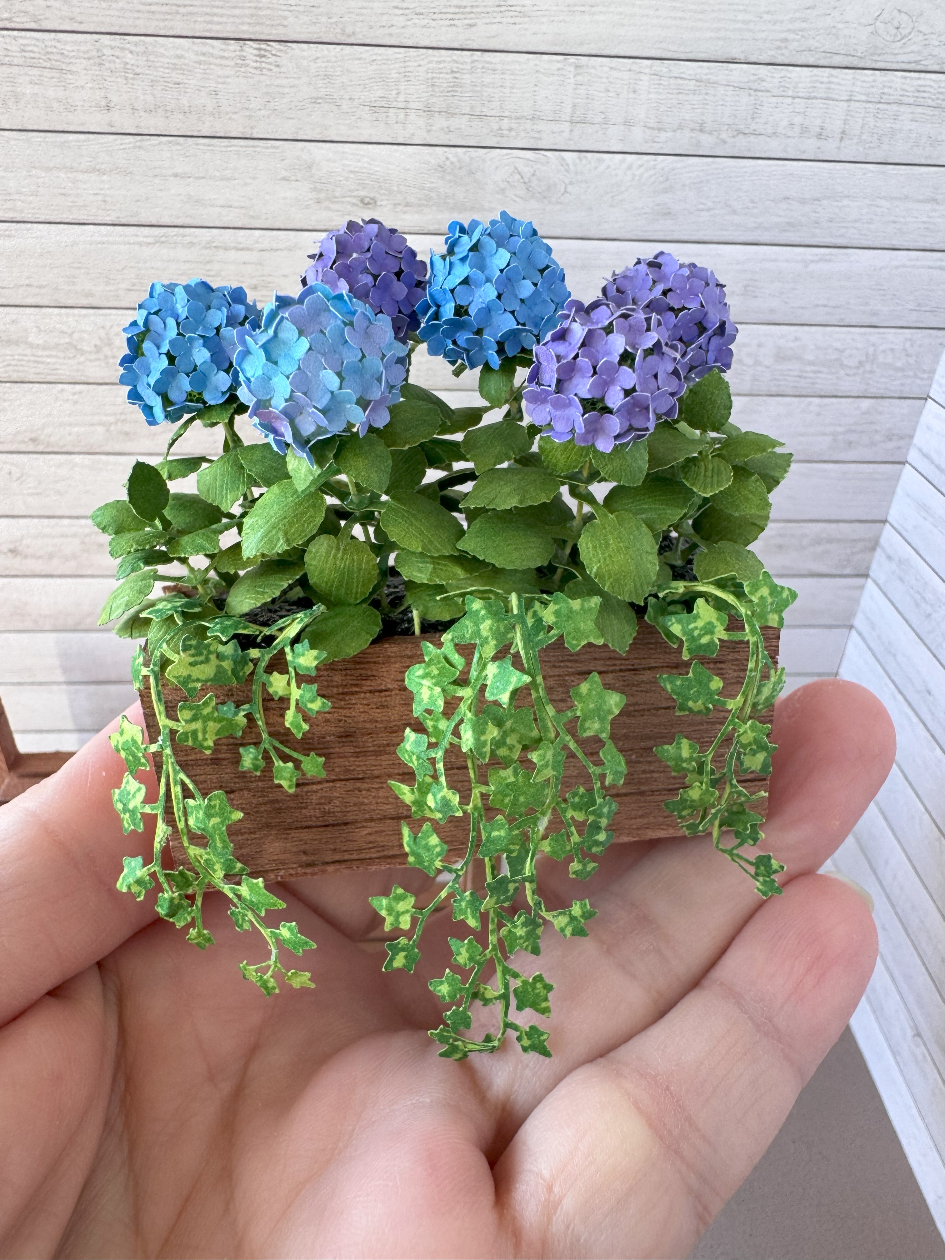 Miniature 6x Blue/Purple Hydrangeas with planter box, Ivy flowers  1:12 dollshouse fairy cat garden
