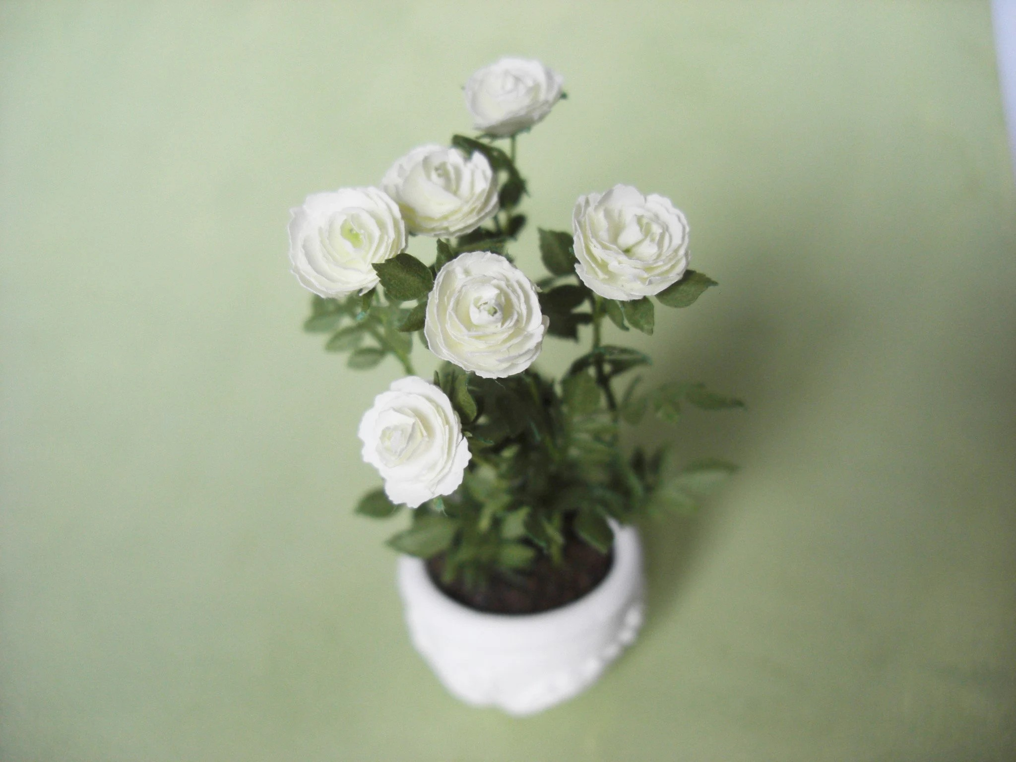 Kit Rose "Ivory white" dollhouse Miniature garden flower shop, scale 1:12, DIY