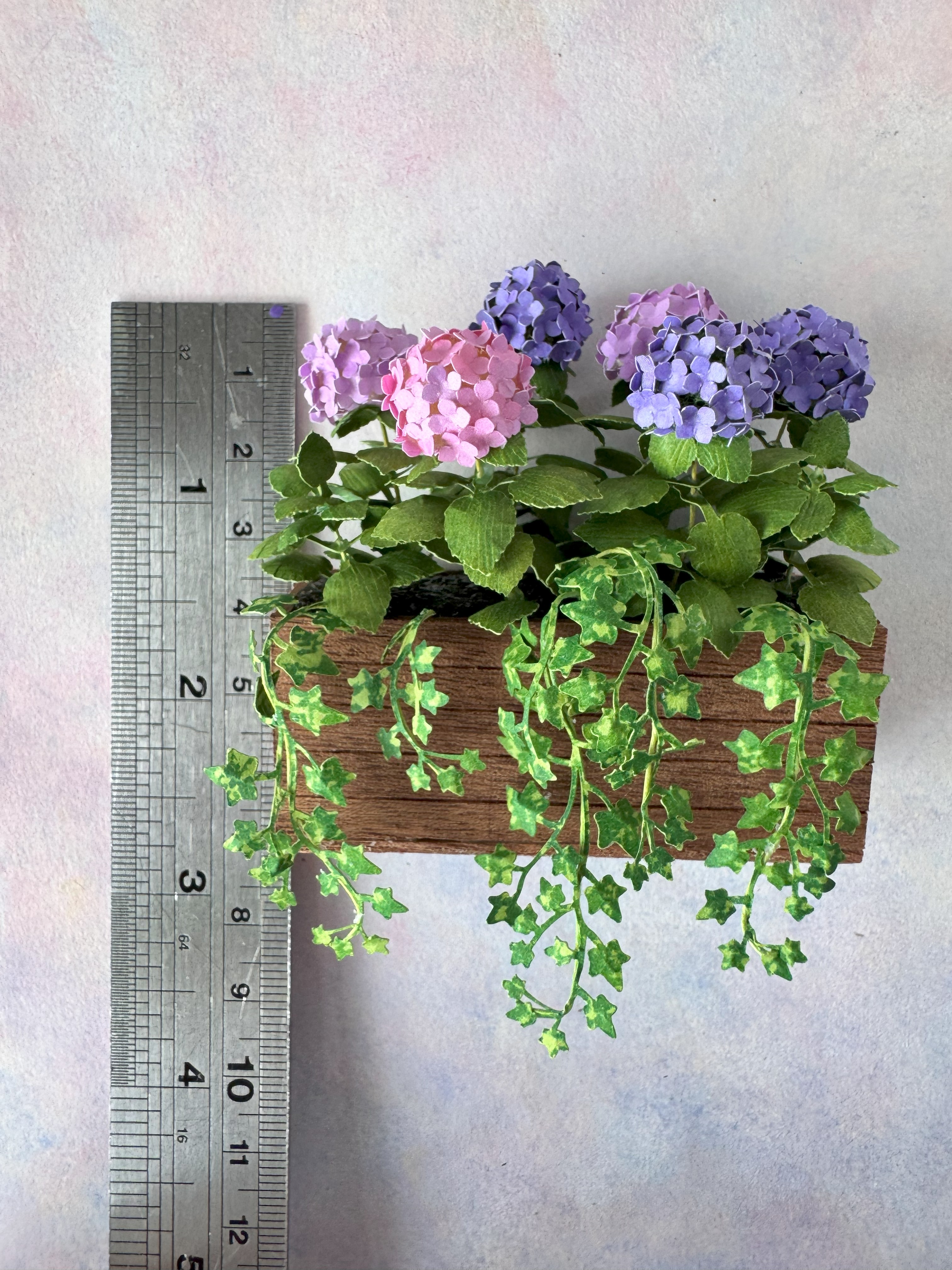 Miniature 6x Pink/Purple Hydrangeas with planter box, Ivy flowers  1:12 dollshouse fairy cat garden