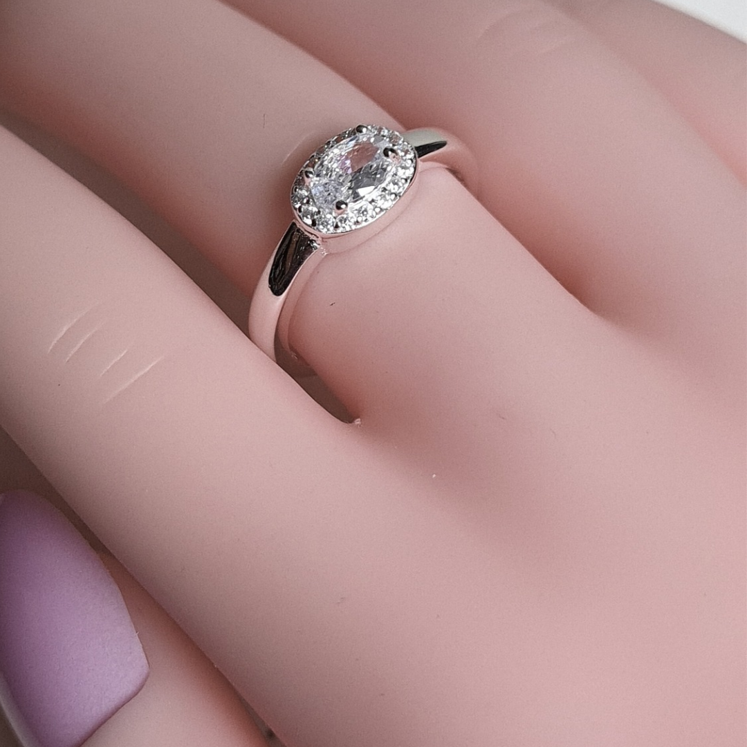 Anillo de Plata 925 con circón oval
