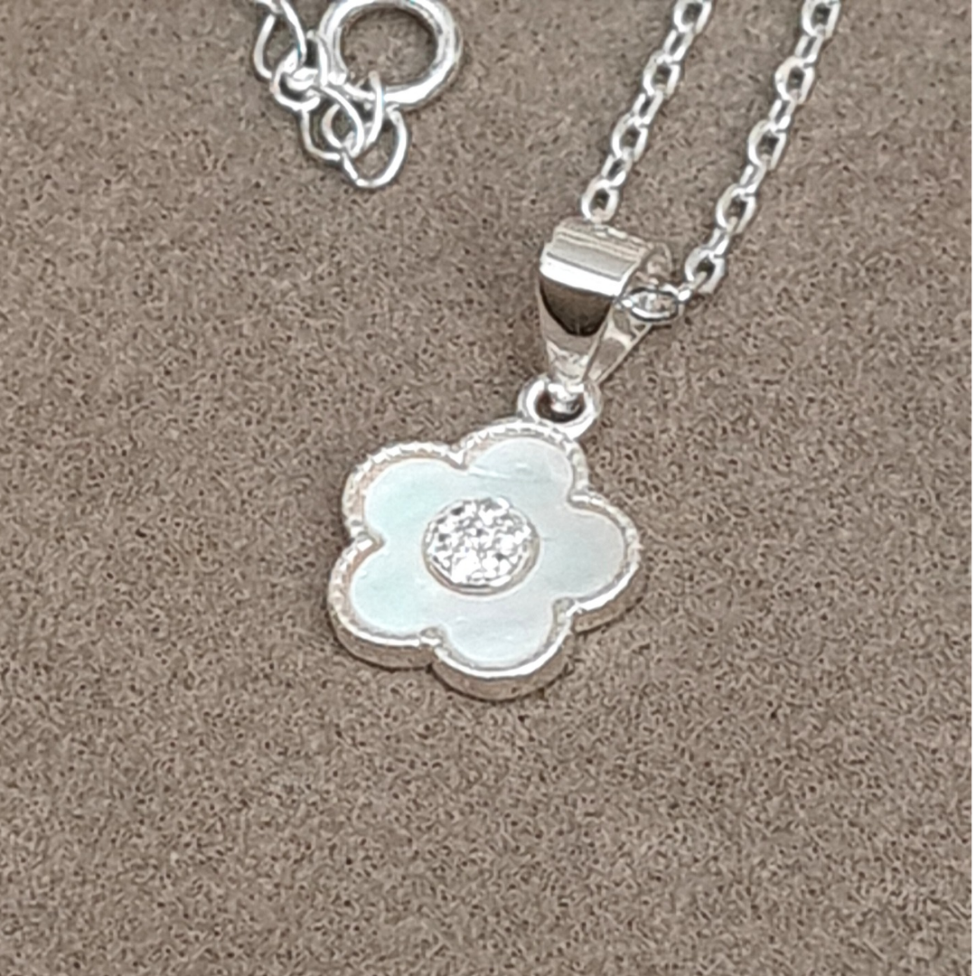 Collar flor de nacar en  Plata 925