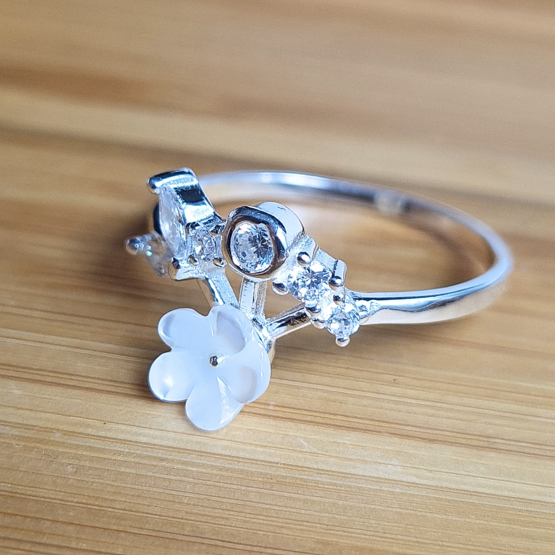 Anillo de Plata 925 con flor de nácar